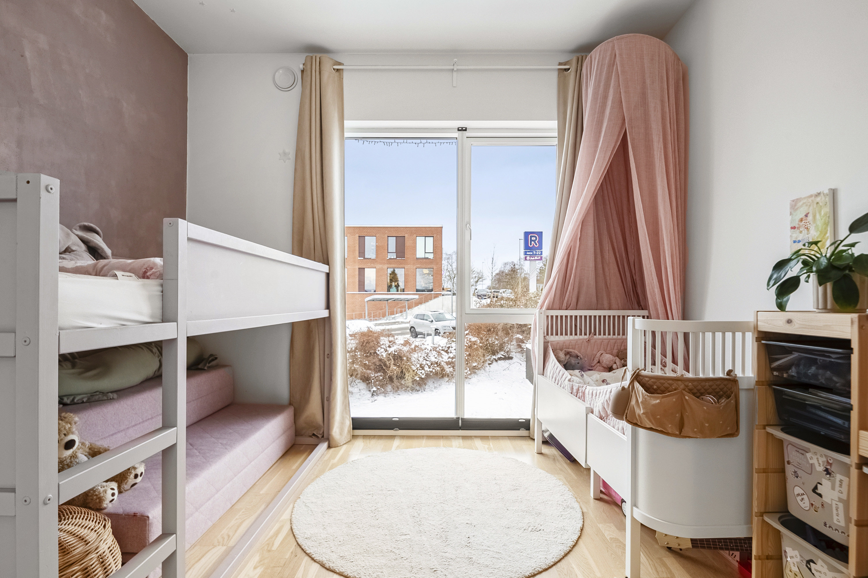 Fremhævet soveværelse billede i fuldskærmstilstand. Billede af Elmetoften 1C, 8361 Hasselager