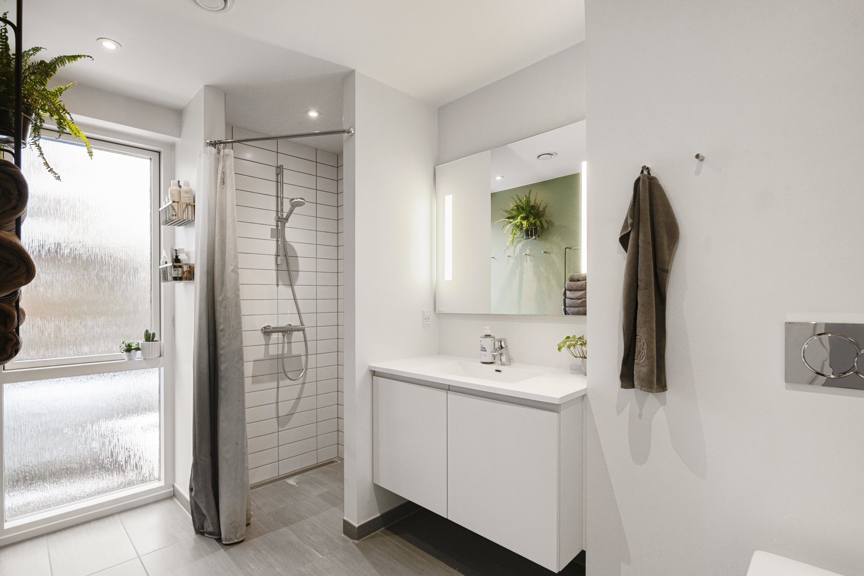 Fremhævet badeværelse billede i fuldskærmstilstand. Billede af Elmetoften 1C, 8361 Hasselager