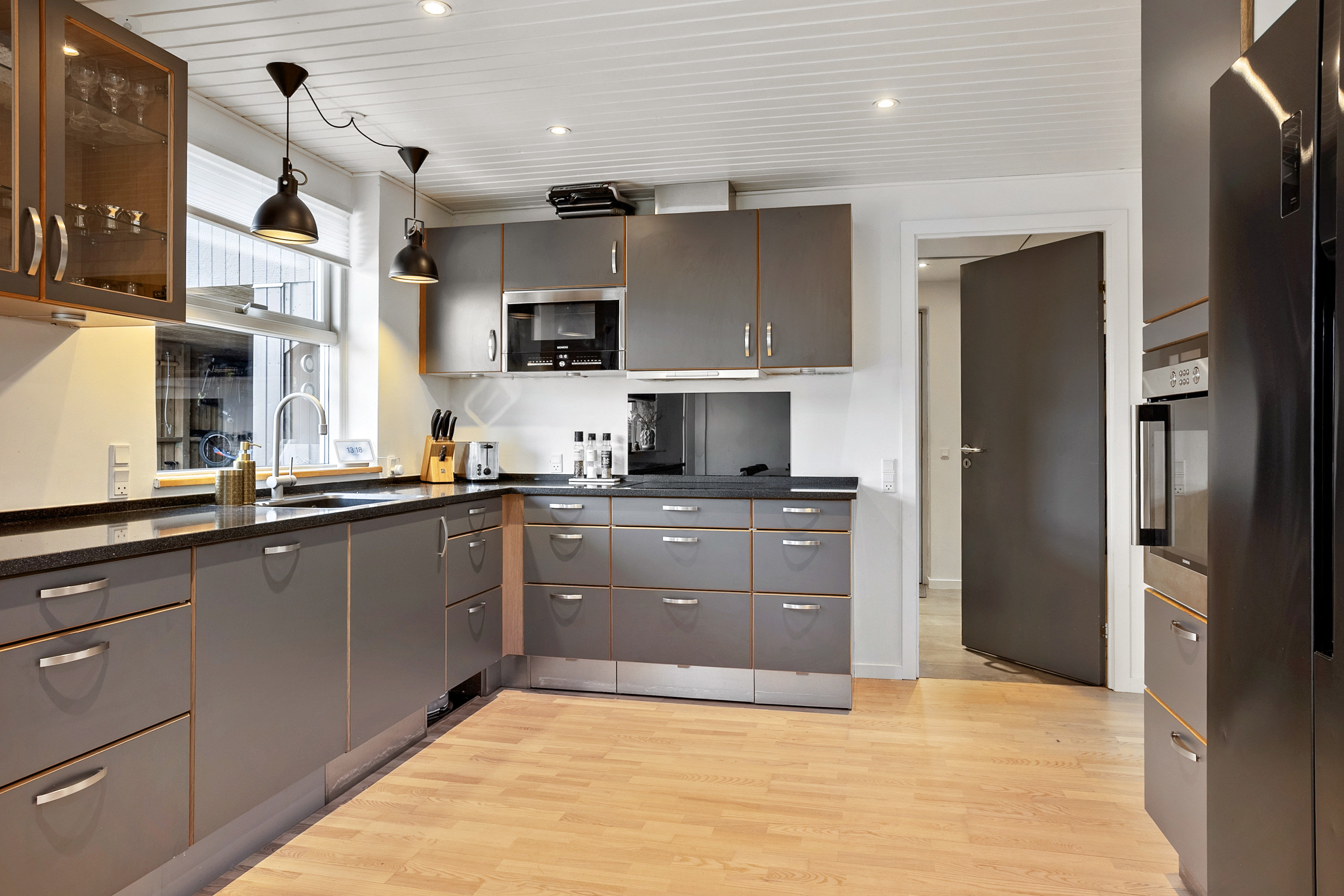 Fremhævet køkken billede i fuldskærmstilstand. Billede af Kokhaven 28, Genner, 6230 Rødekro