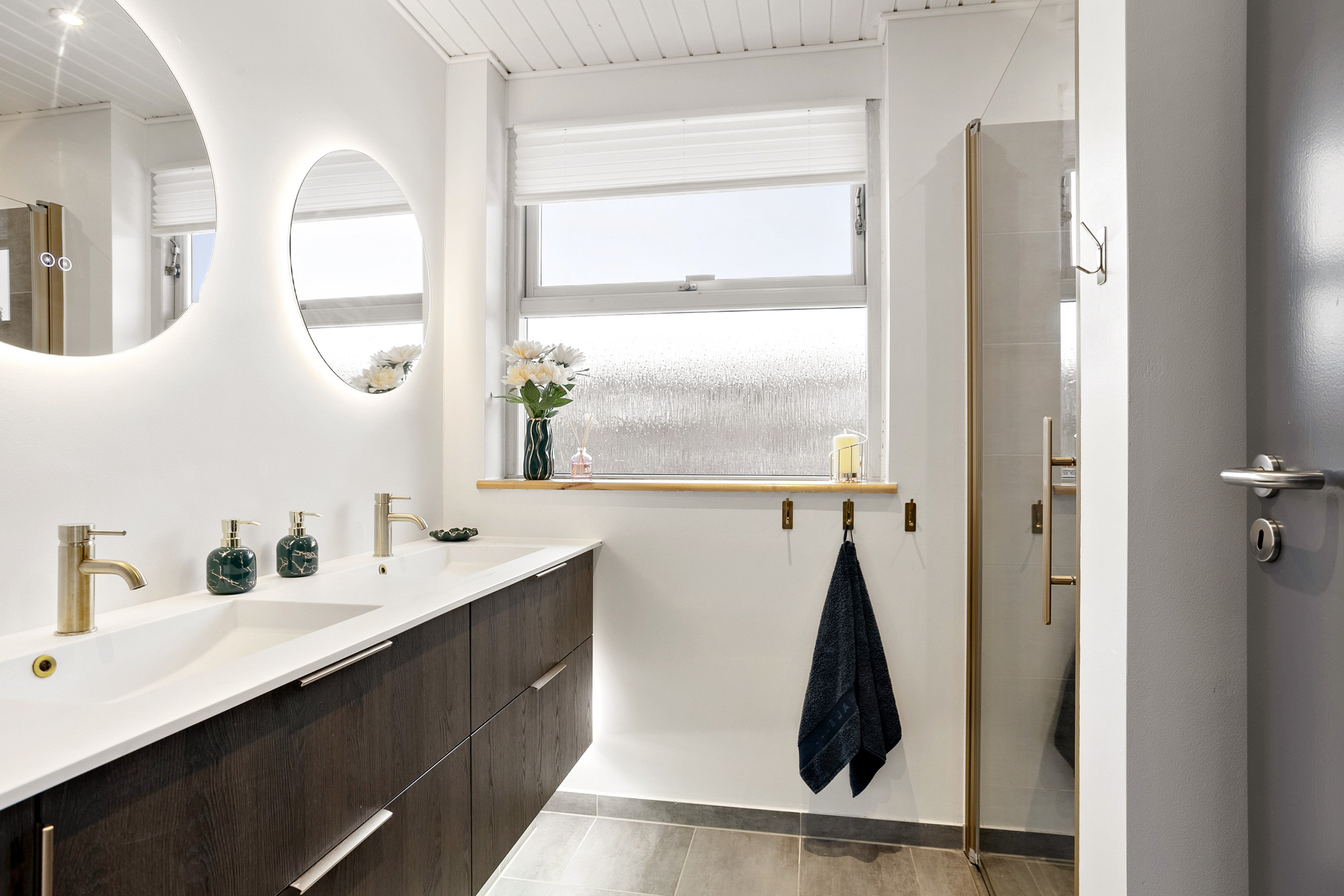 Fremhævet badeværelse billede i fuldskærmstilstand. Billede af Kokhaven 28, Genner, 6230 Rødekro