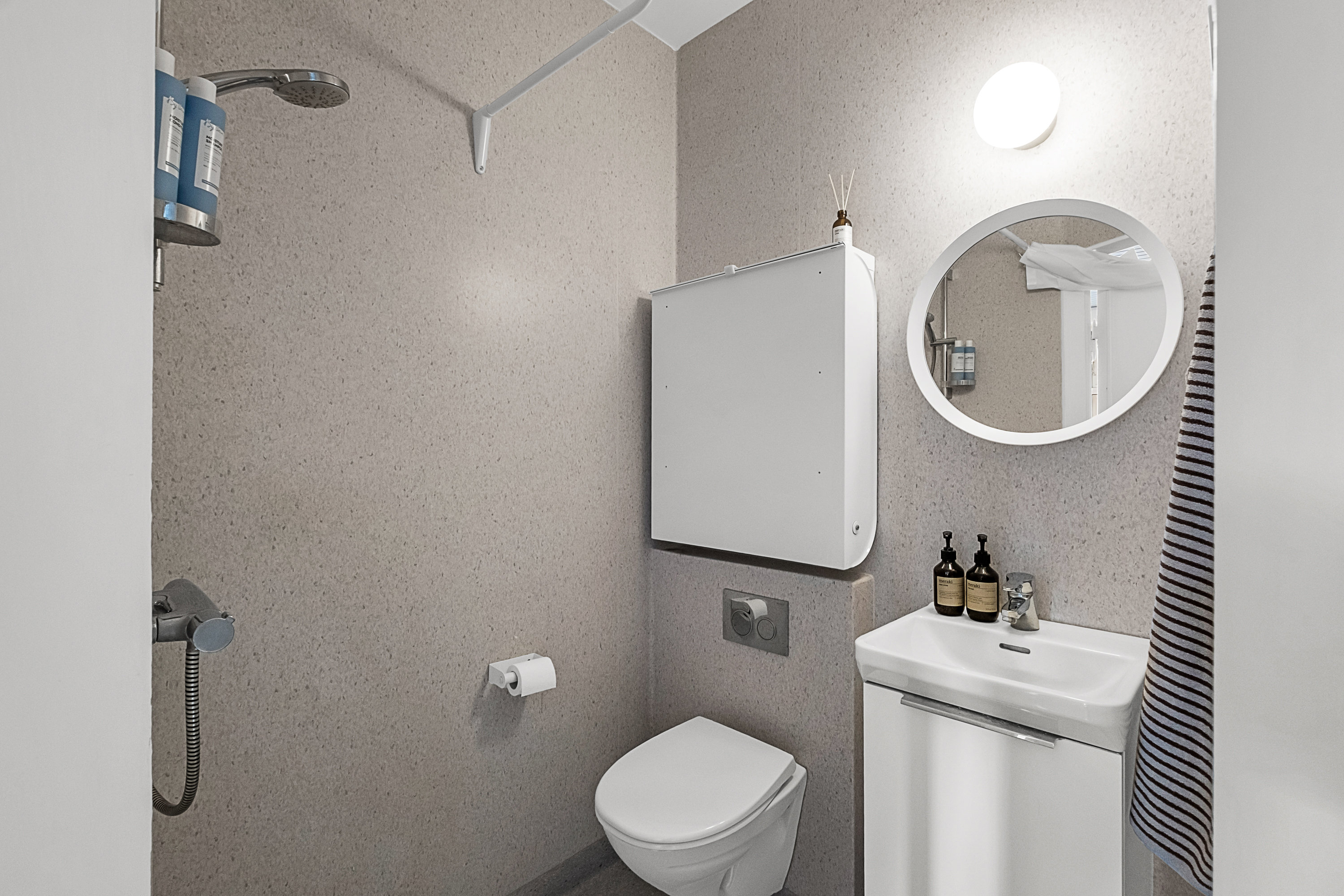 Fremhævet badeværelse billede i fuldskærmstilstand. Billede af Skt. Pauls Gade 37, 8000 Aarhus C