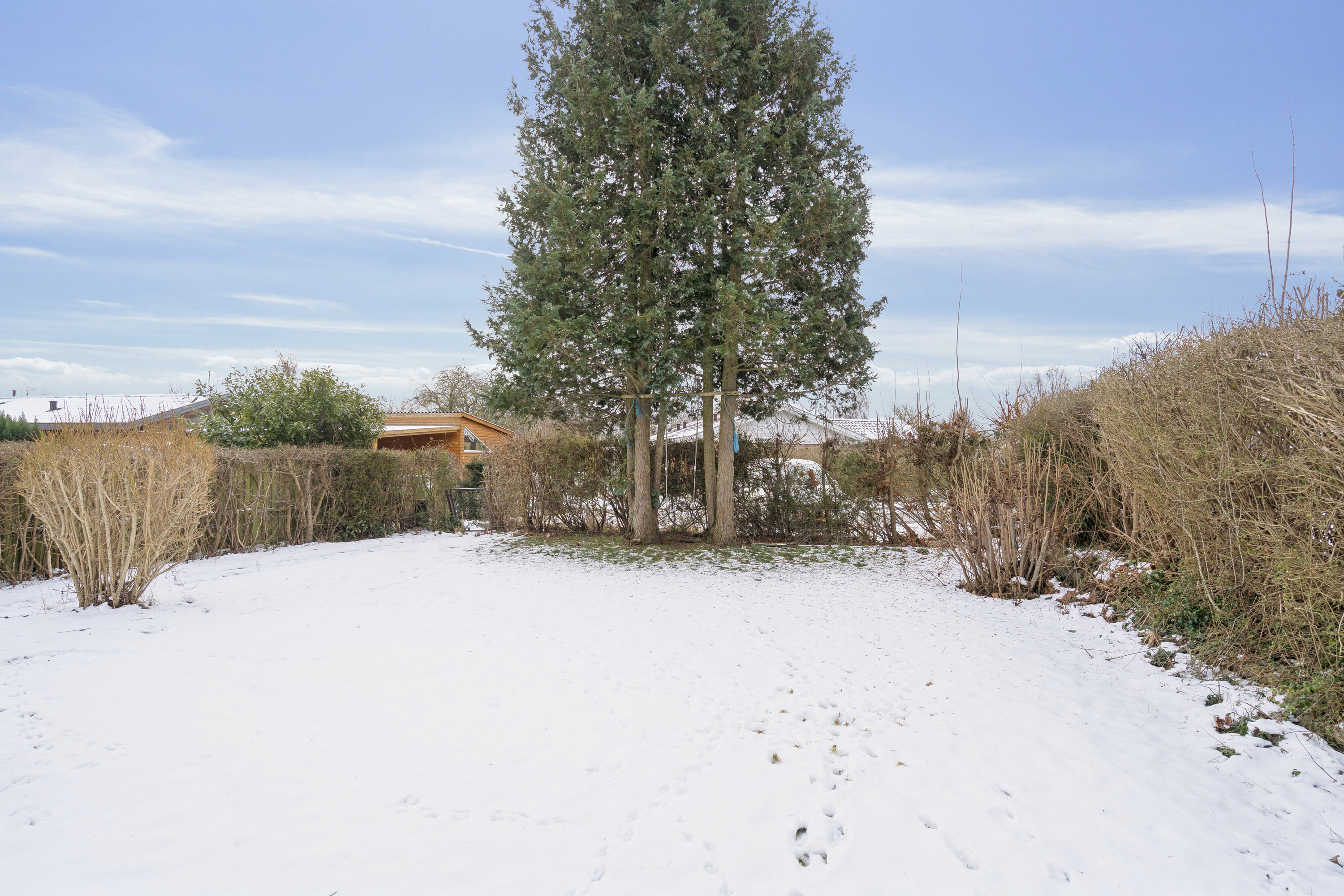 Fremhævet set fra haven billede i fuldskærmstilstand. Billede af Åsumvej 687, 5240 Odense NØ