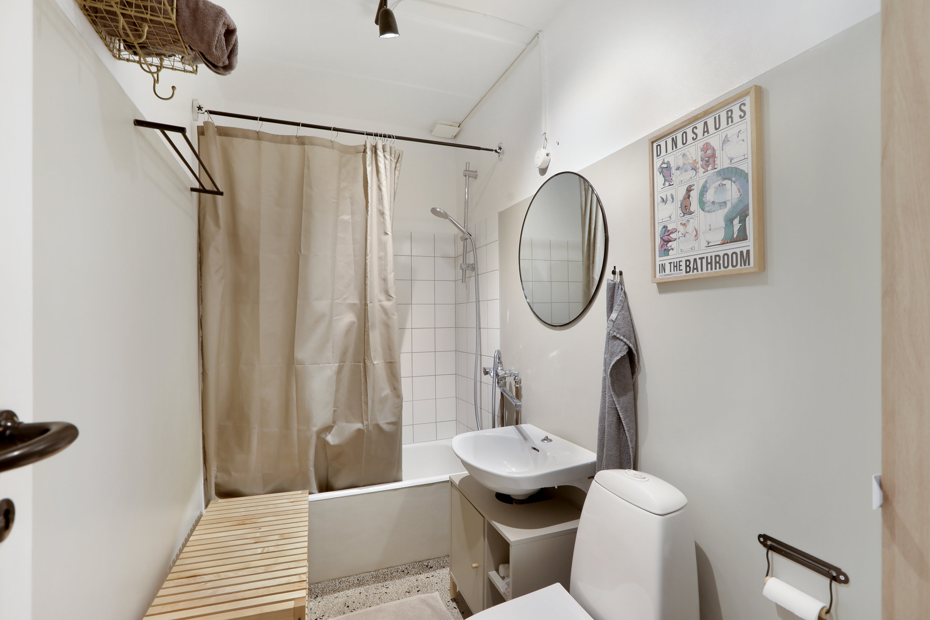 Fremhævet badeværelse billede i fuldskærmstilstand. Billede af Bøgesvinget 42, 2740 Skovlunde