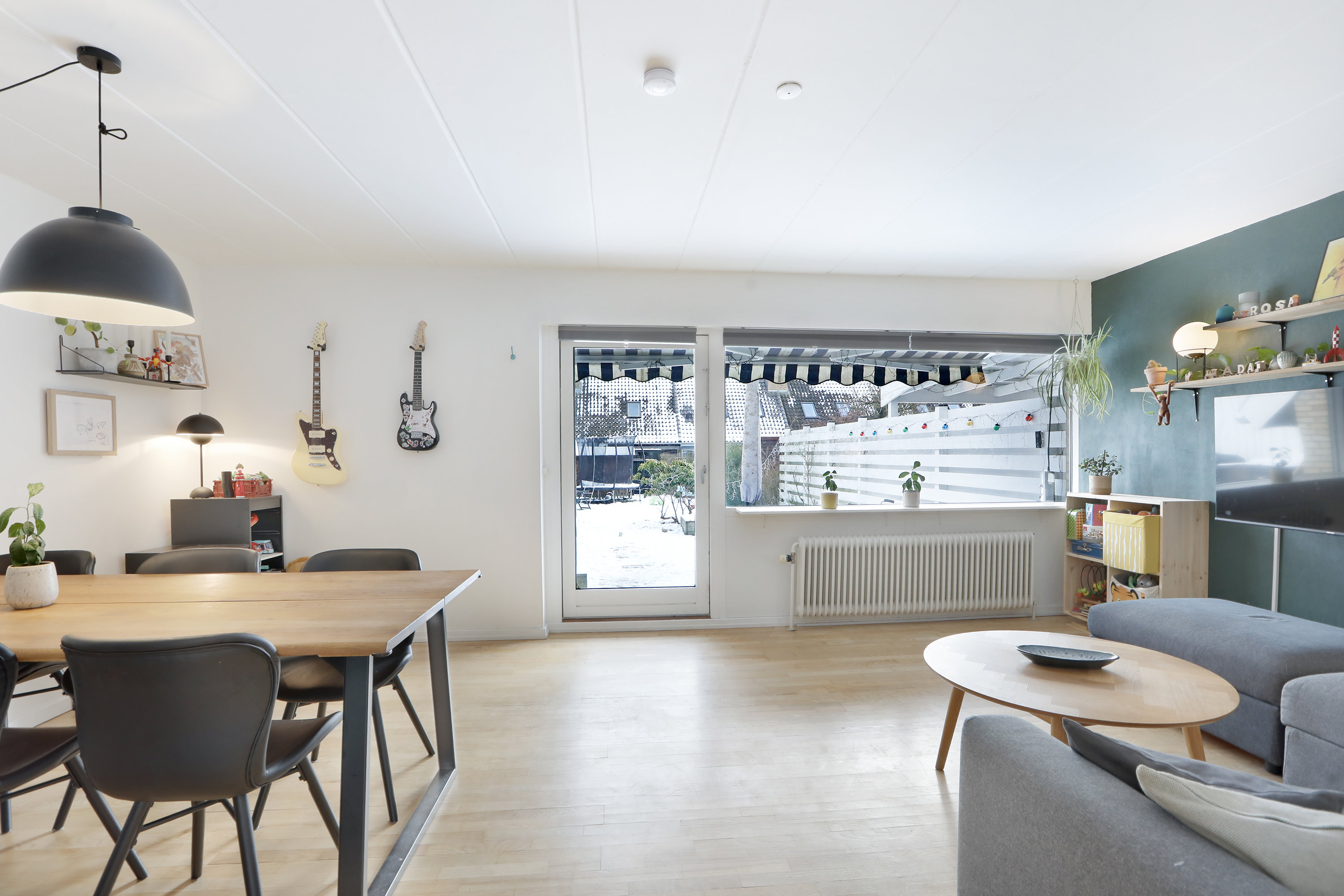 Fremhævet stue billede i fuldskærmstilstand. Billede af Bøgesvinget 42, 2740 Skovlunde