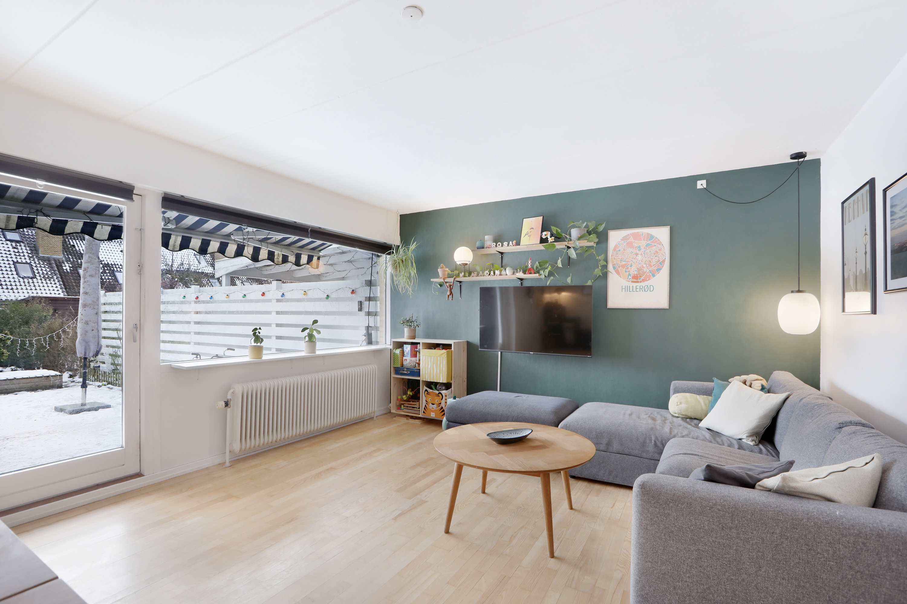 Fremhævet stue billede i fuldskærmstilstand. Billede af Bøgesvinget 42, 2740 Skovlunde