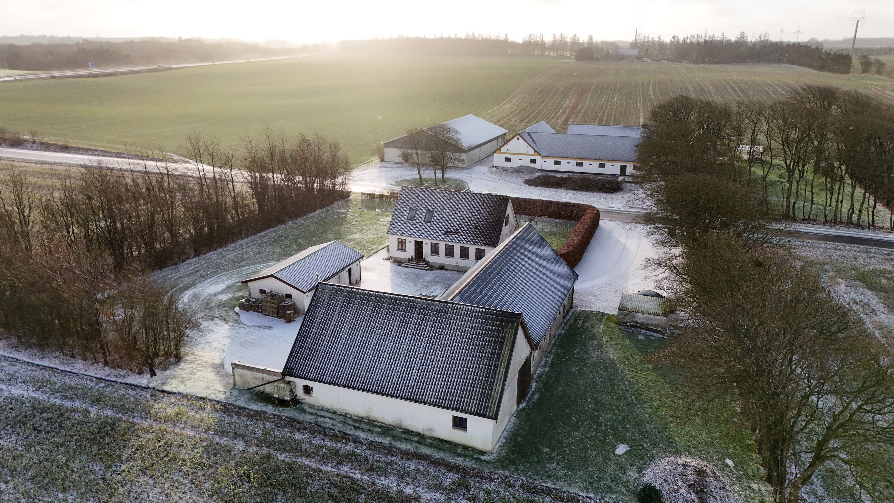 Fremhævet dronefoto billede i fuldskærmstilstand. Billede af Mejlbyvej 121, Mejlby, 9610 Nørager