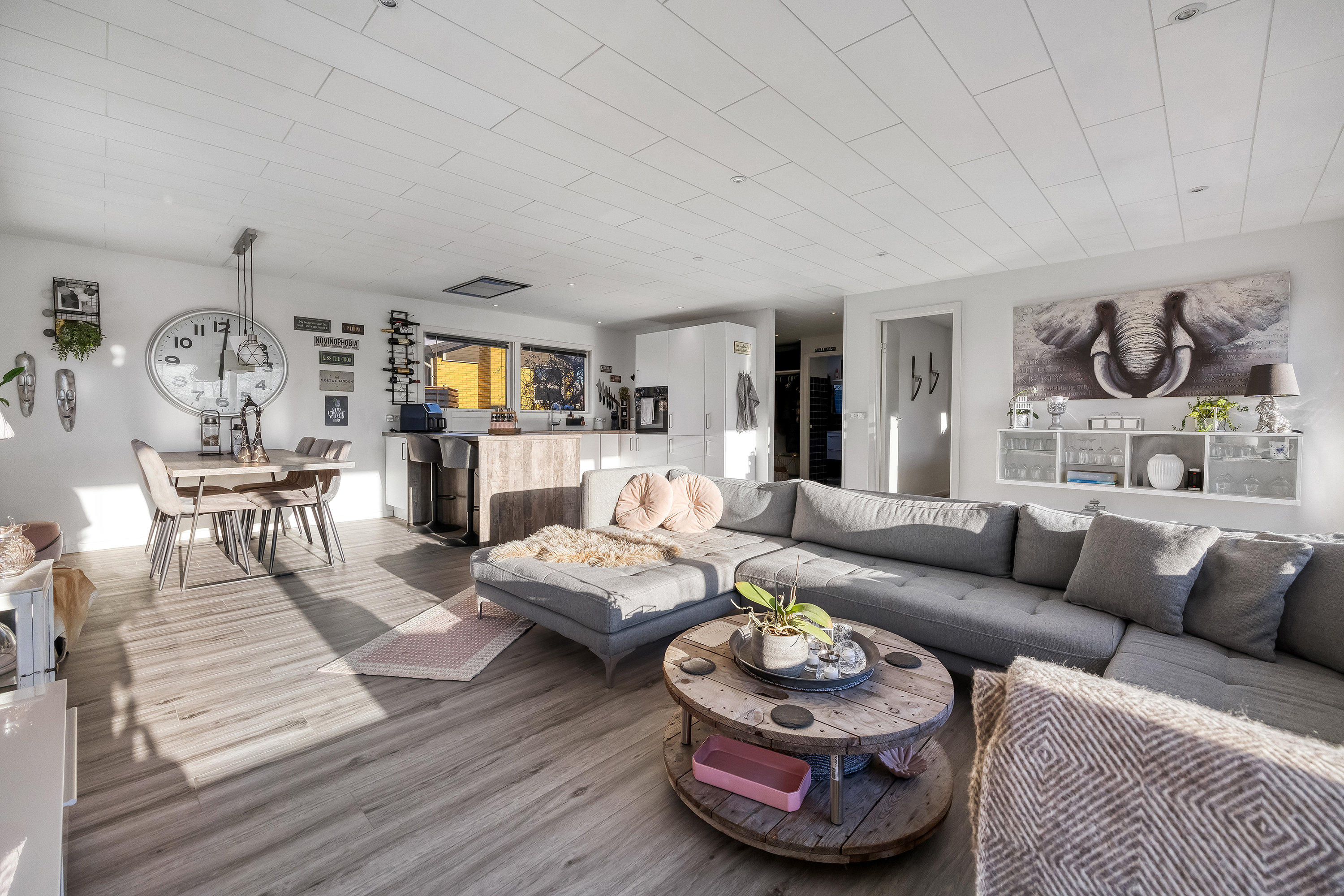 Fremhævet stue billede i fuldskærmstilstand. Billede af Osebergvej 22, 3650 Ølstykke