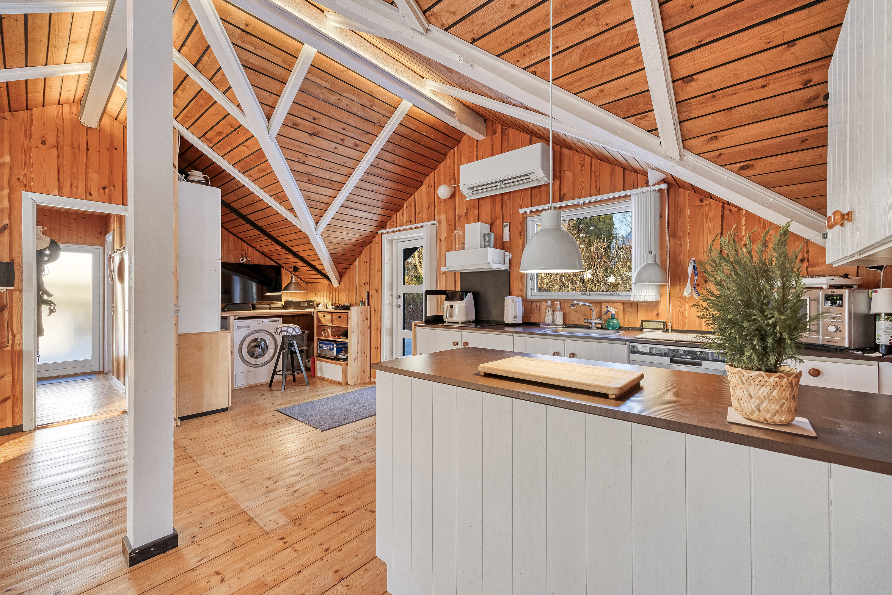 Fremhævet køkken alrum billede i fuldskærmstilstand. Billede af Bakkedraget 5, Buresø, 3550 Slangerup