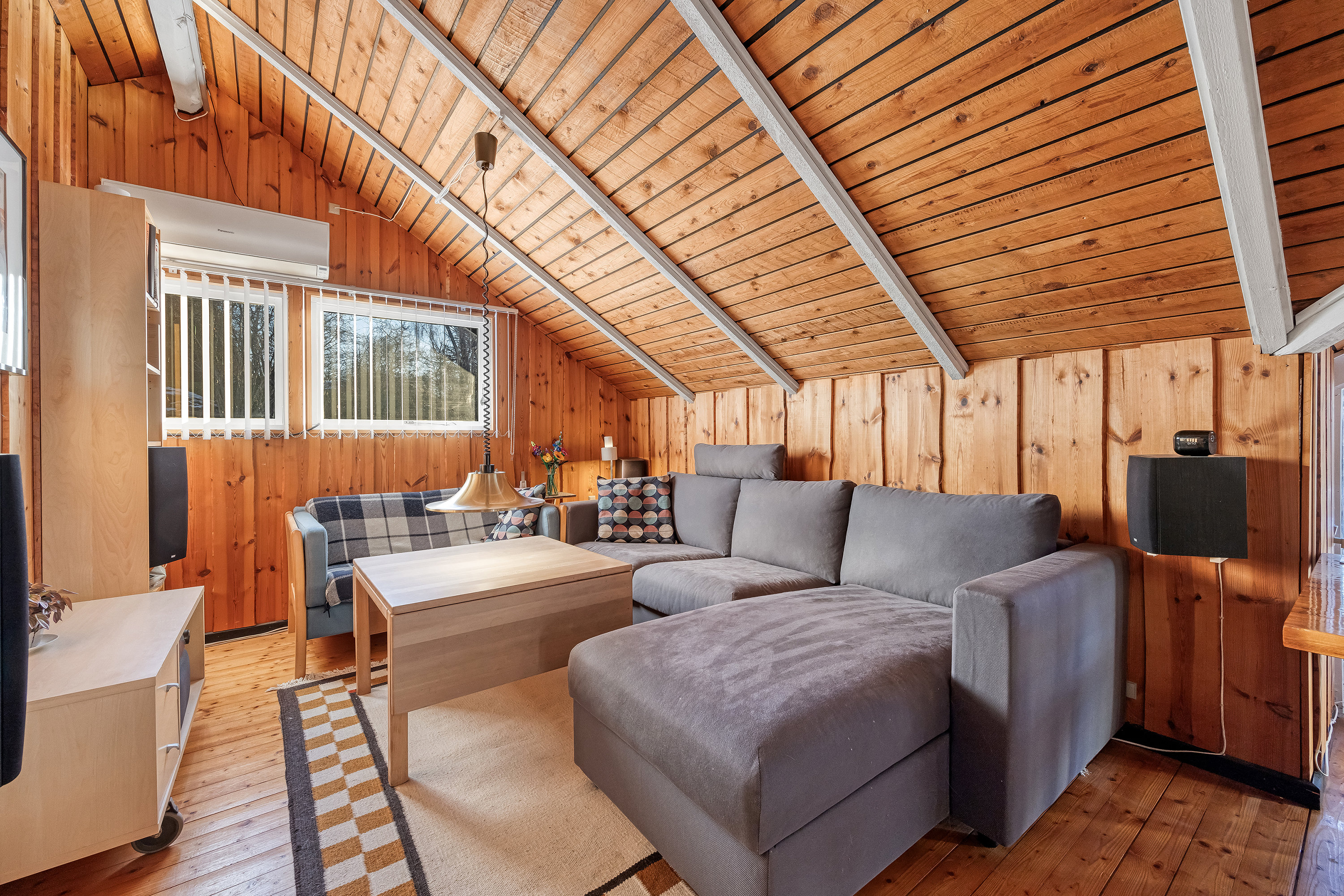 Fremhævet stue billede i fuldskærmstilstand. Billede af Bakkedraget 5, Buresø, 3550 Slangerup