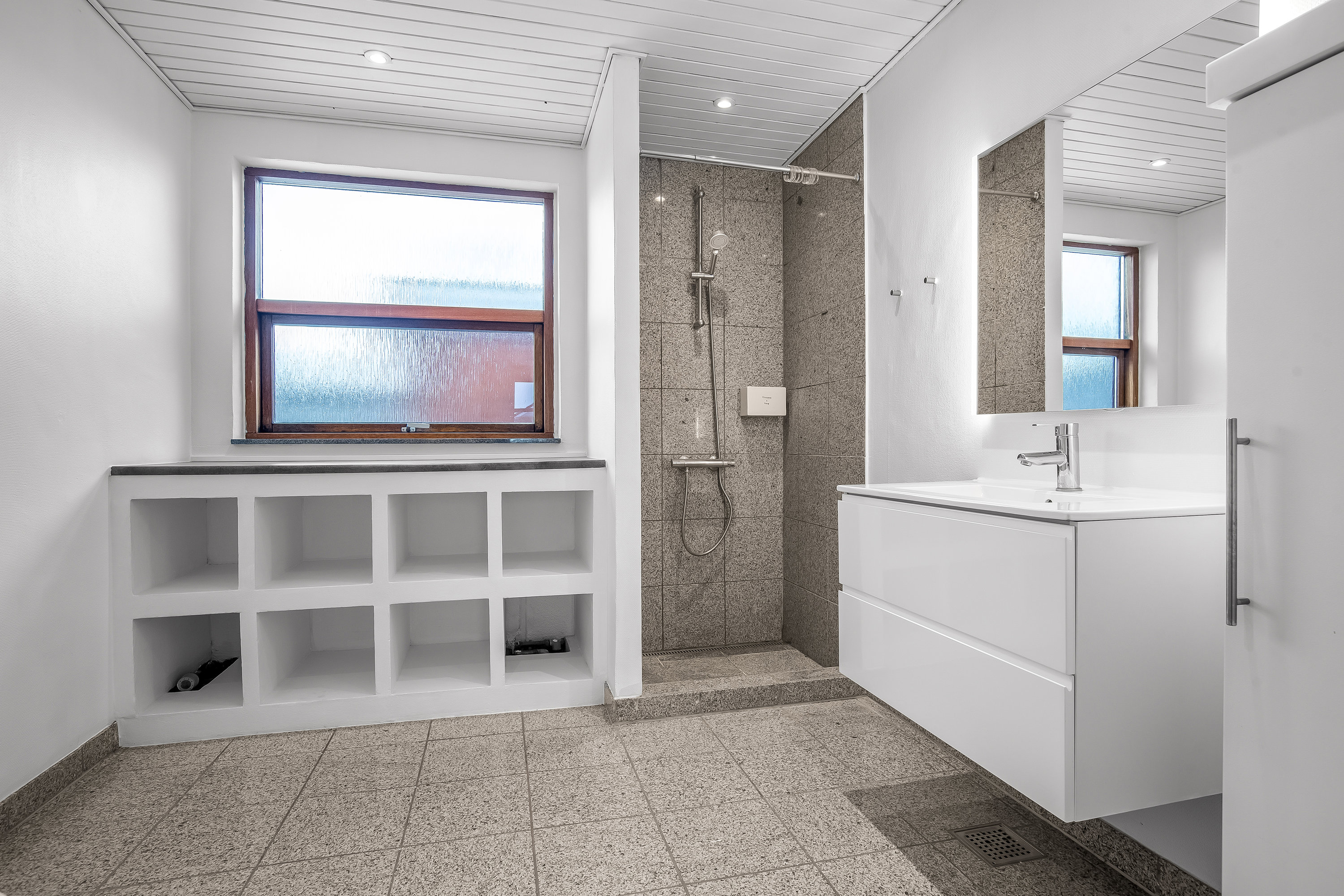 Fremhævet badeværelse billede i fuldskærmstilstand. Billede af Griegsvej 1, 7500 Holstebro