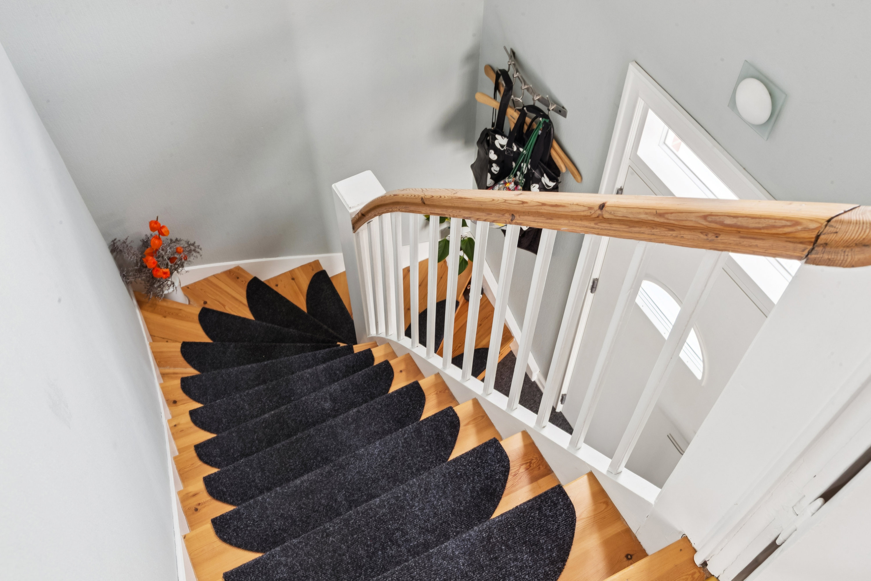 Fremhævet trappe billede i fuldskærmstilstand. Billede af Skolevej 4, 4470 Svebølle