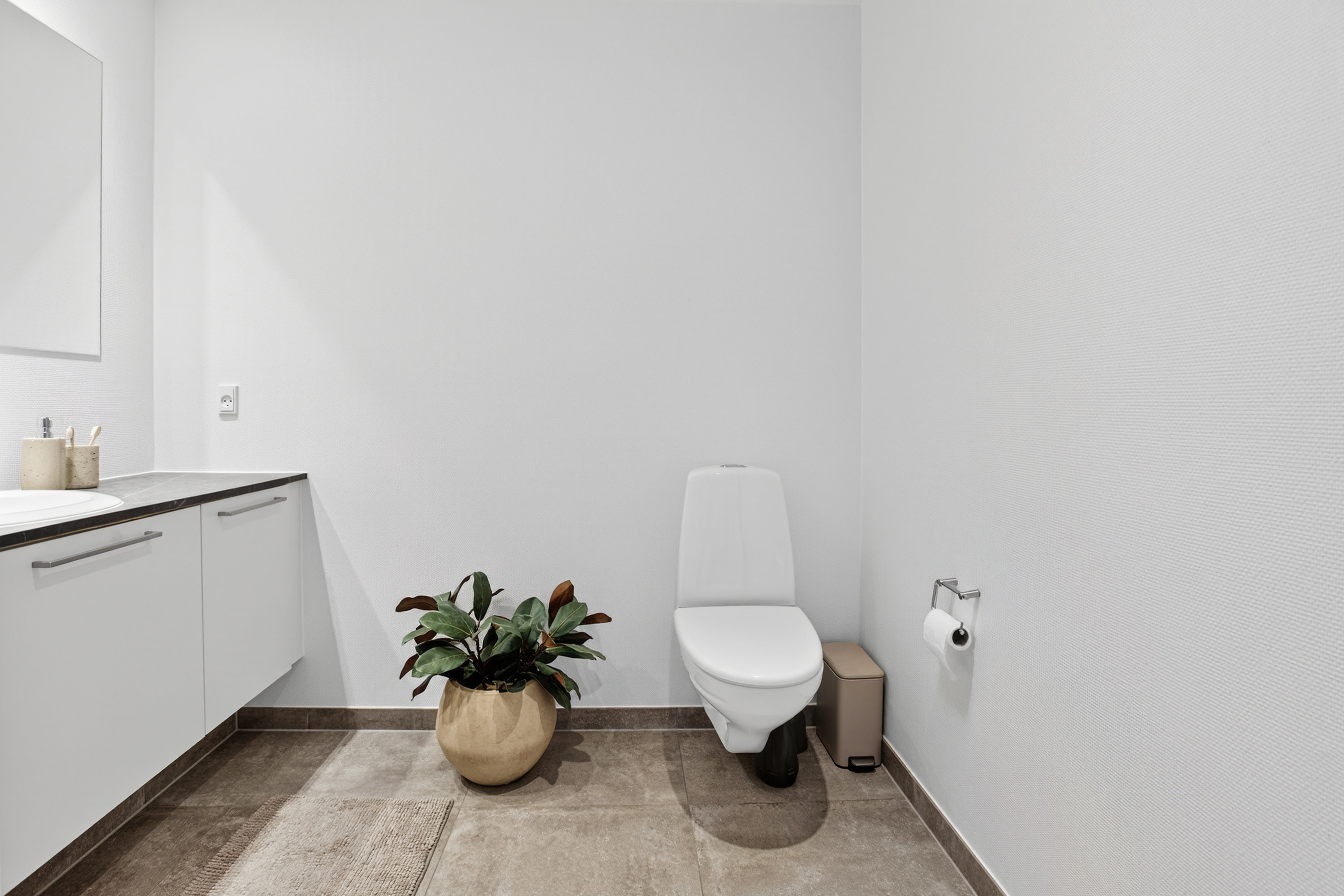 Fremhævet toilet / bad billede i fuldskærmstilstand. Billede af Atlasvænge 25D, 2750 Ballerup