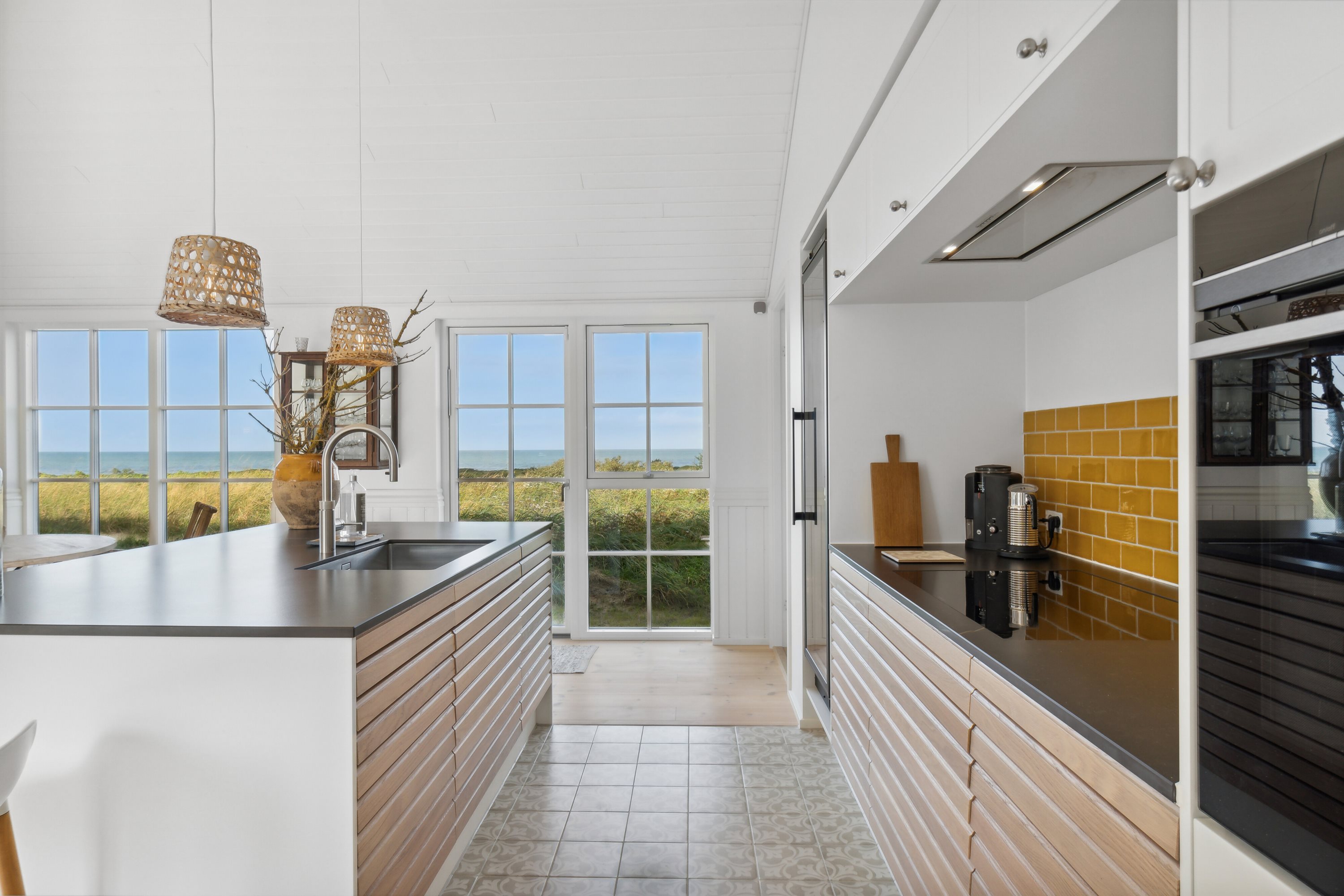 Fremhævet køkken billede i fuldskærmstilstand. Billede af Abelvej 7, Tversted, 9881 Bindslev