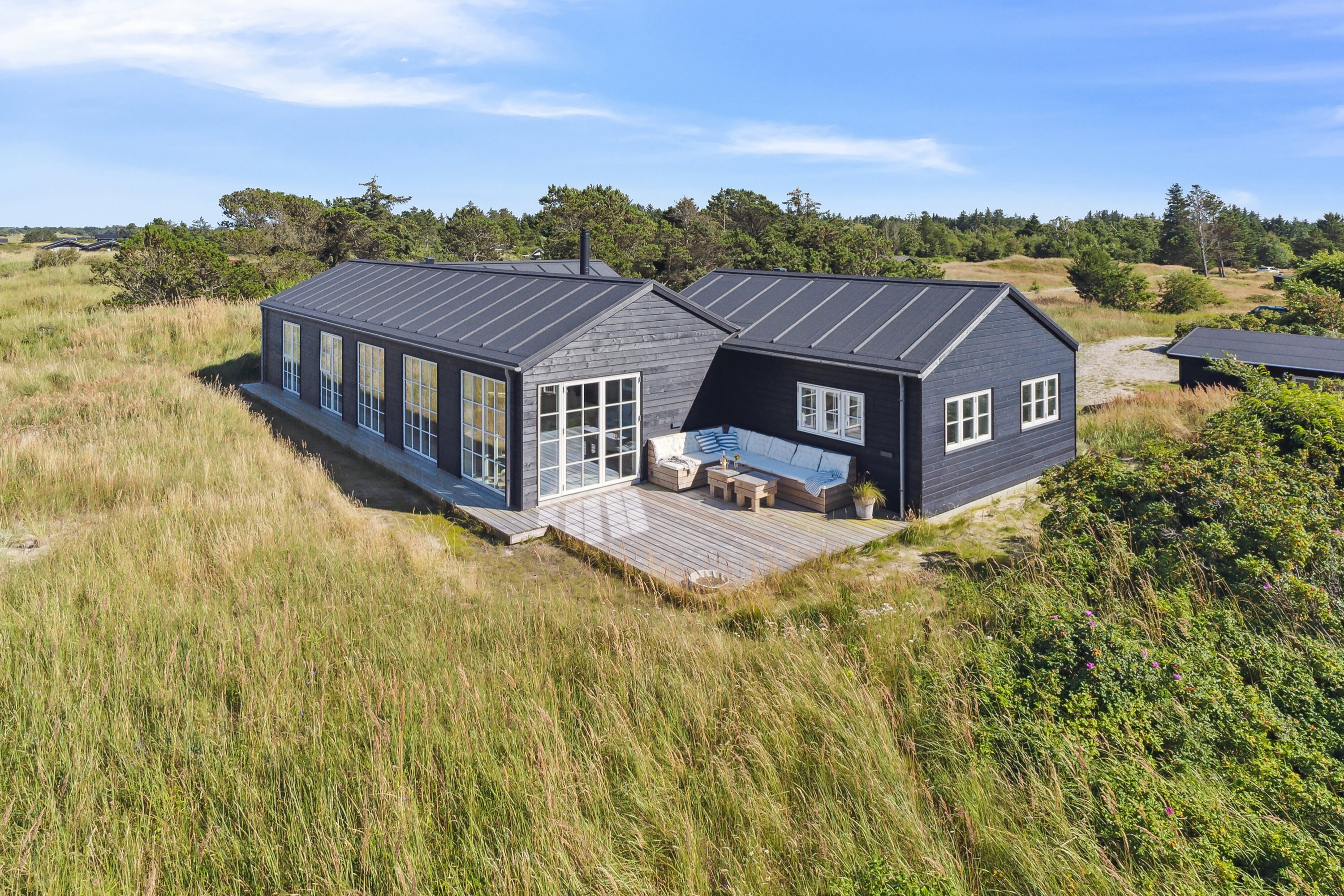 Fritidshus: Set fra vejen på Abelvej 7, Tversted, 9881 Bindslev