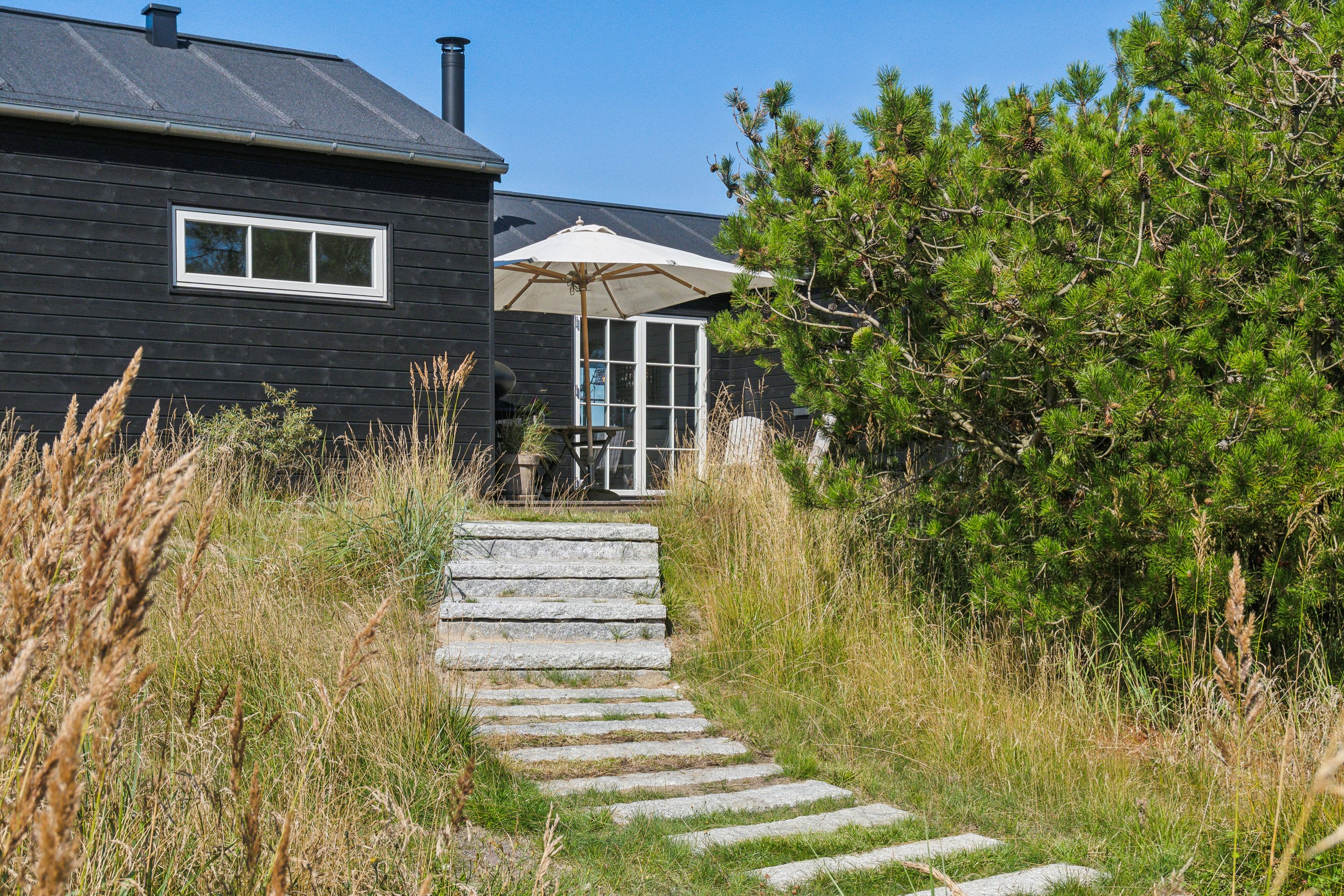 Fremhævet udendørs billede i fuldskærmstilstand. Billede af Abelvej 7, Tversted, 9881 Bindslev