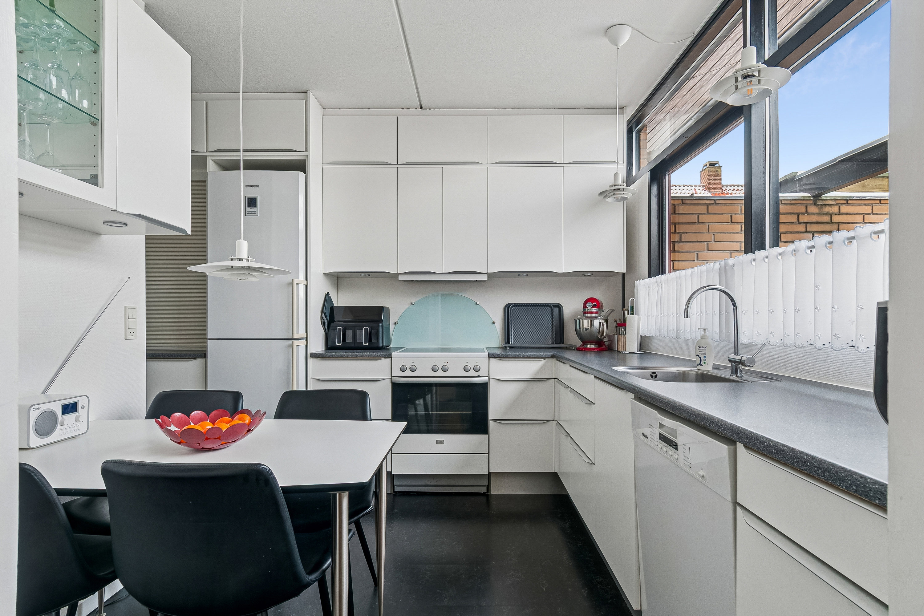 Fremhævet køkken billede i fuldskærmstilstand. Billede af Fælleddiget 25, 2300 København S