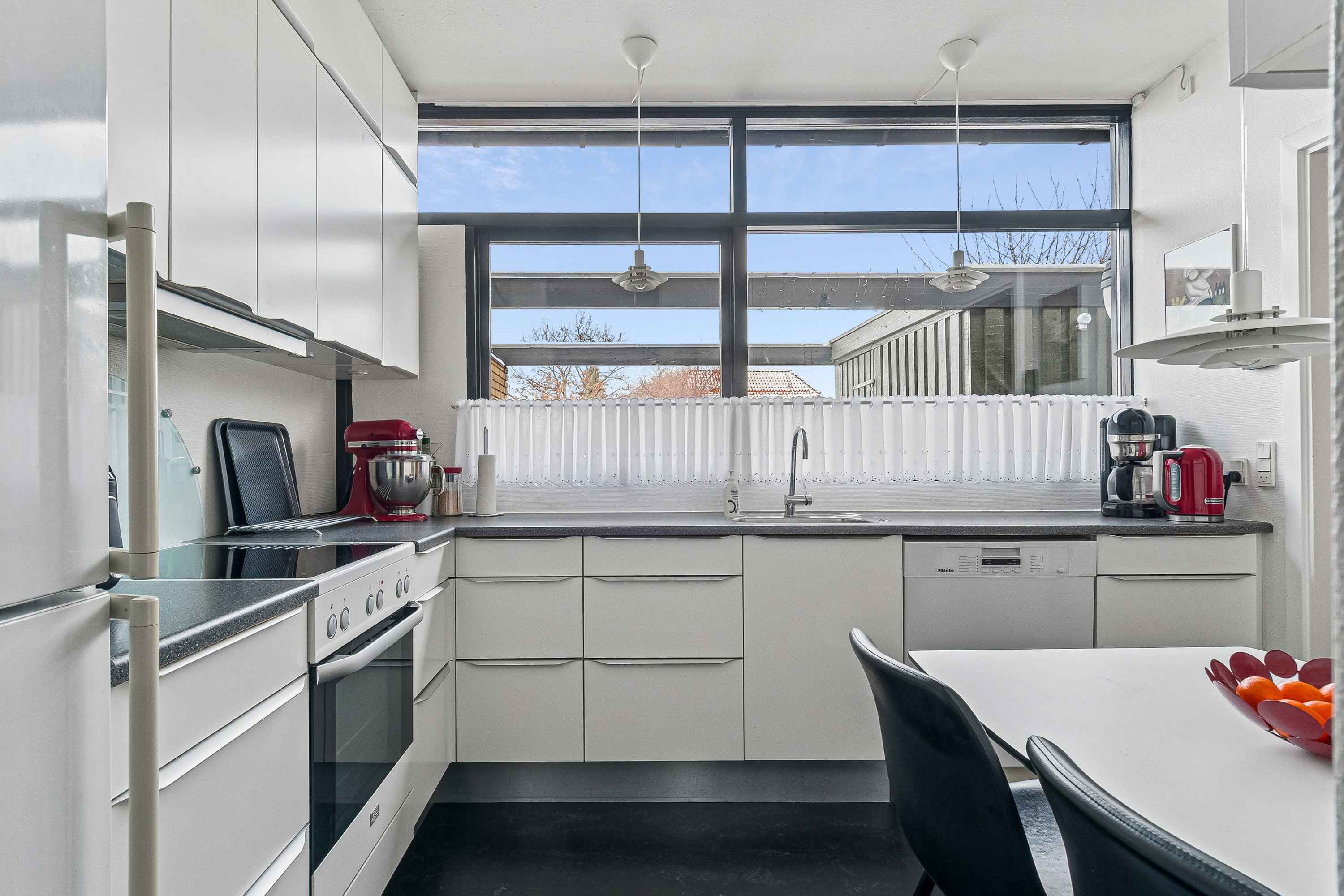 Fremhævet køkken billede i fuldskærmstilstand. Billede af Fælleddiget 25, 2300 København S