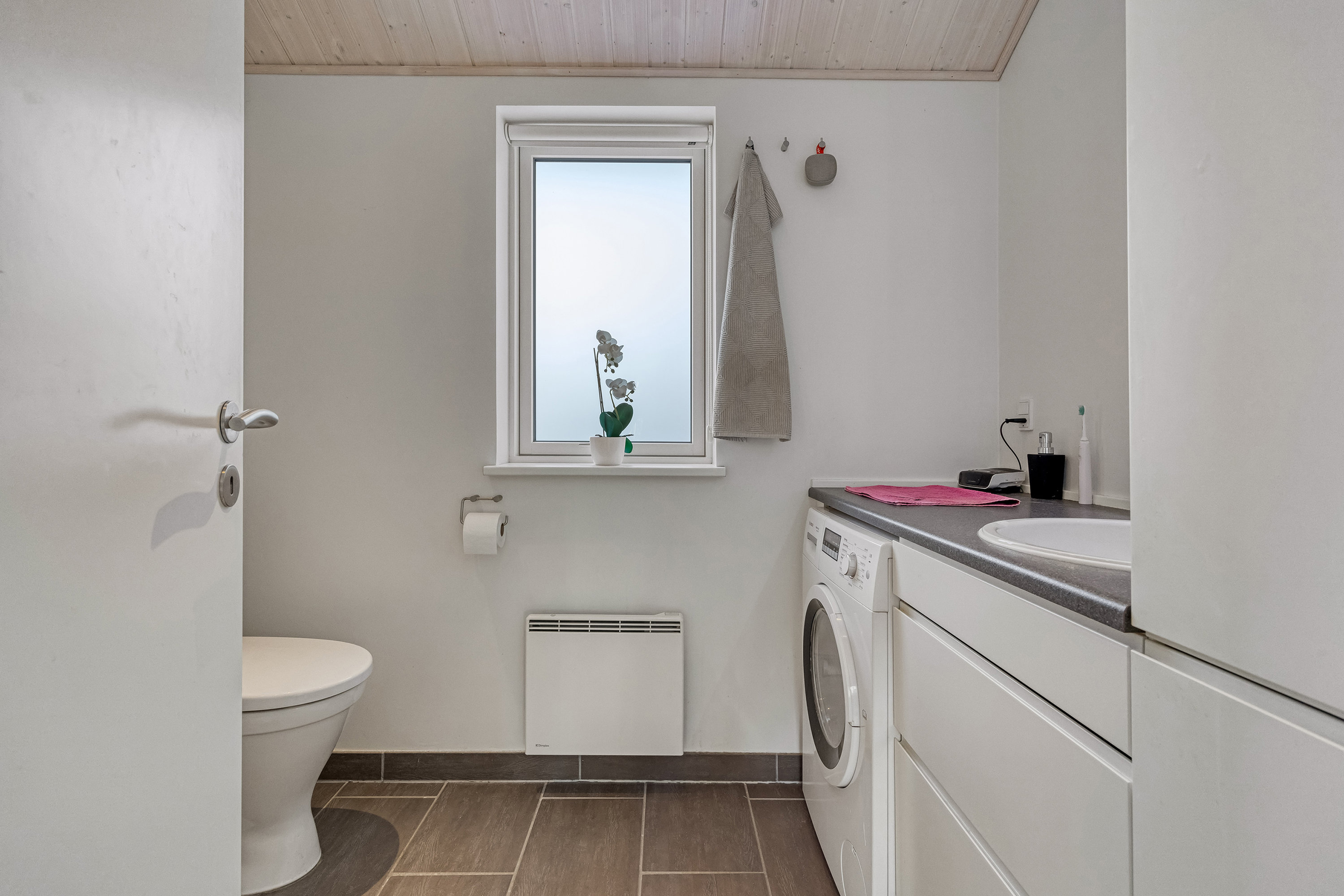 Fremhævet badeværelse billede i fuldskærmstilstand. Billede af Hyrdevænget 36, Bonderup, 3250 Gilleleje