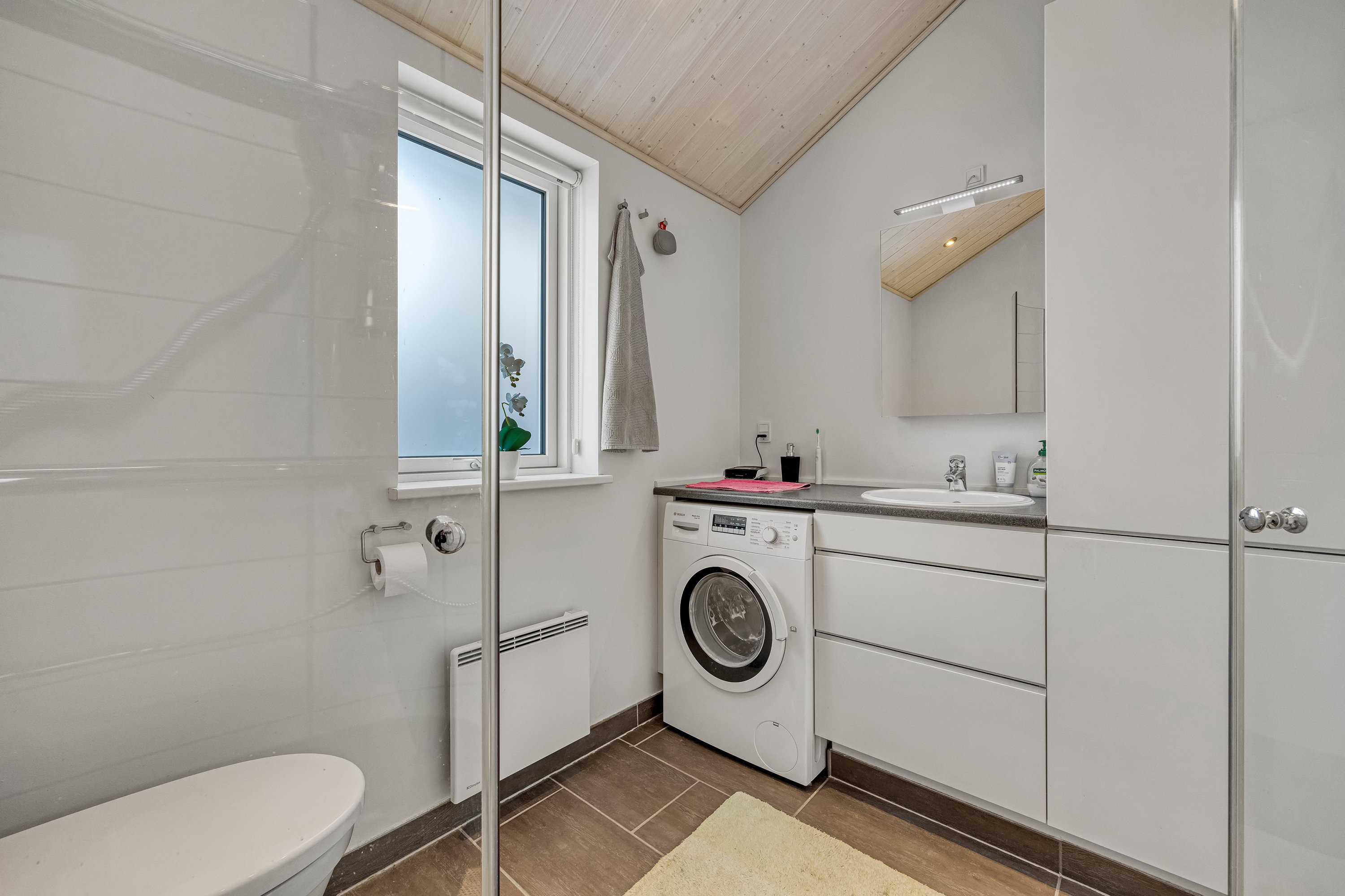 Fremhævet badeværelse billede i fuldskærmstilstand. Billede af Hyrdevænget 36, Bonderup, 3250 Gilleleje