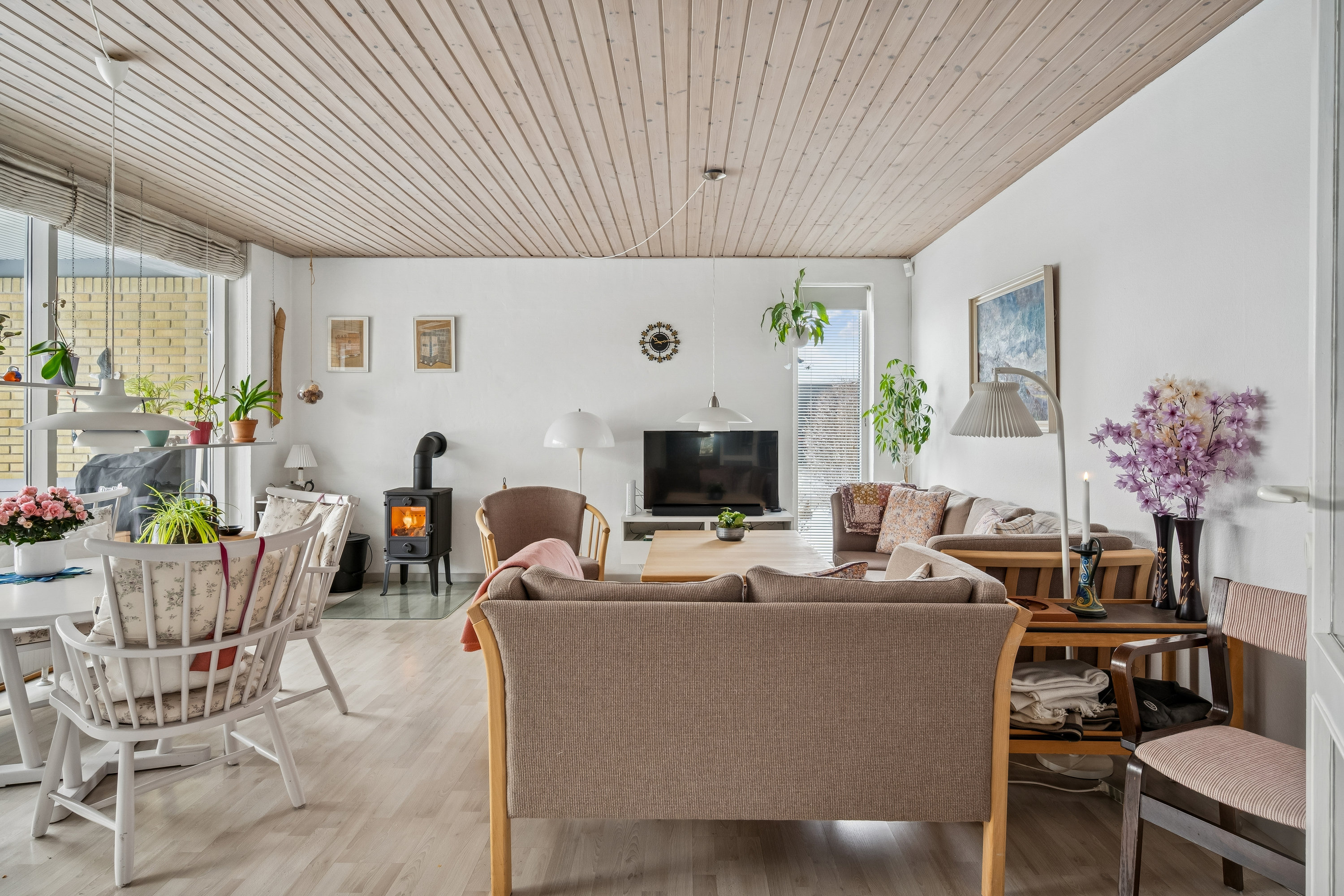 Fremhævet stue billede i fuldskærmstilstand. Billede af Hanstholmvej 18, 8250 Egå