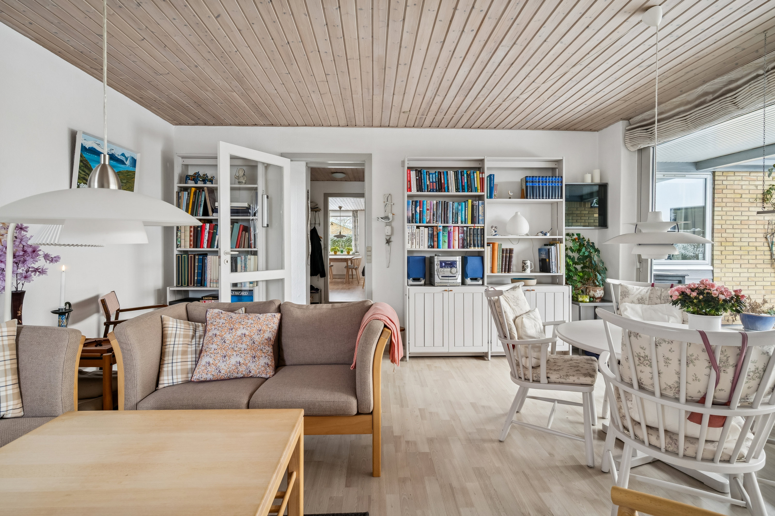 Fremhævet stue billede i fuldskærmstilstand. Billede af Hanstholmvej 18, 8250 Egå