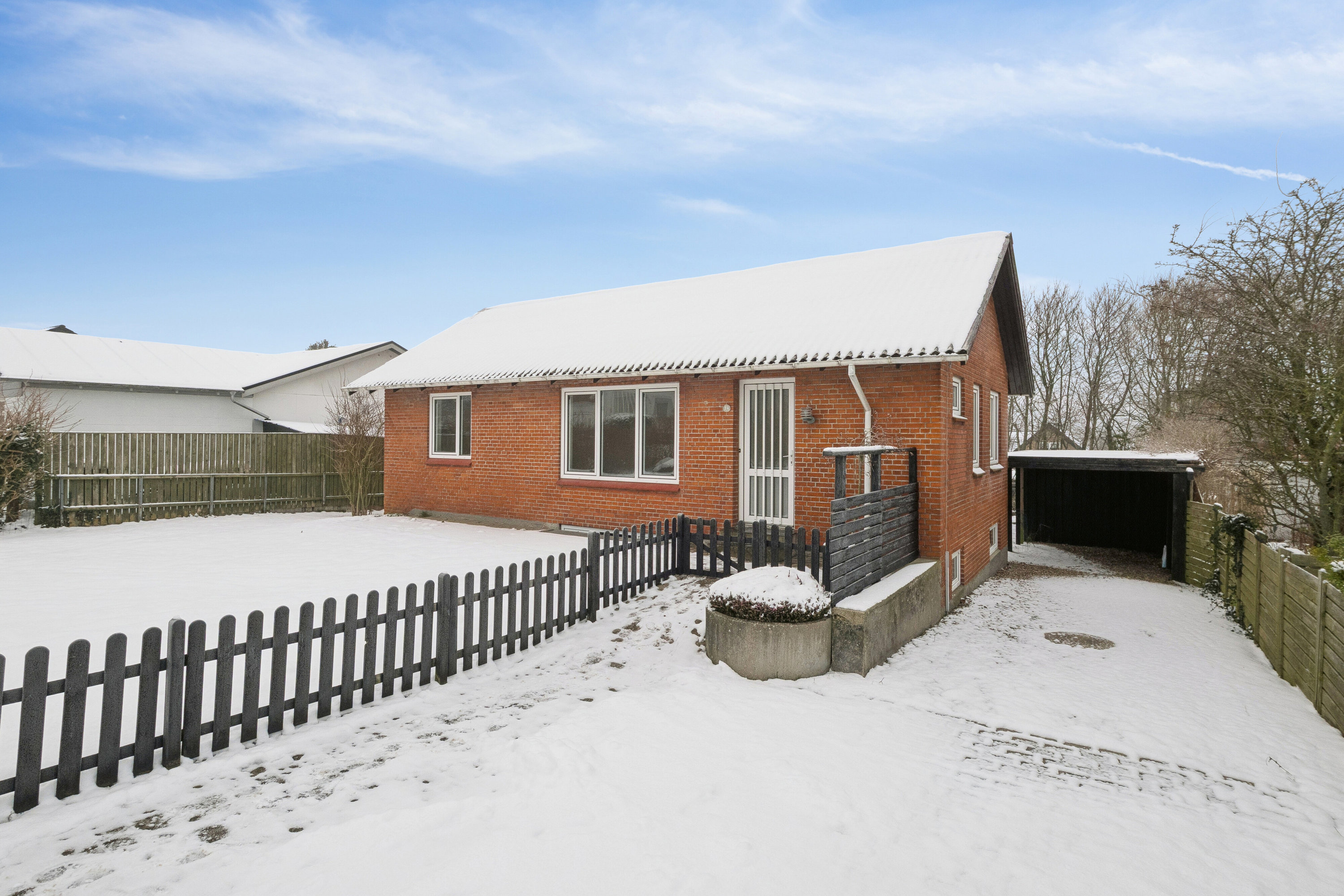 Villa: Set fra vejen på Grandalsvej 14, Tilsted, 7700 Thisted