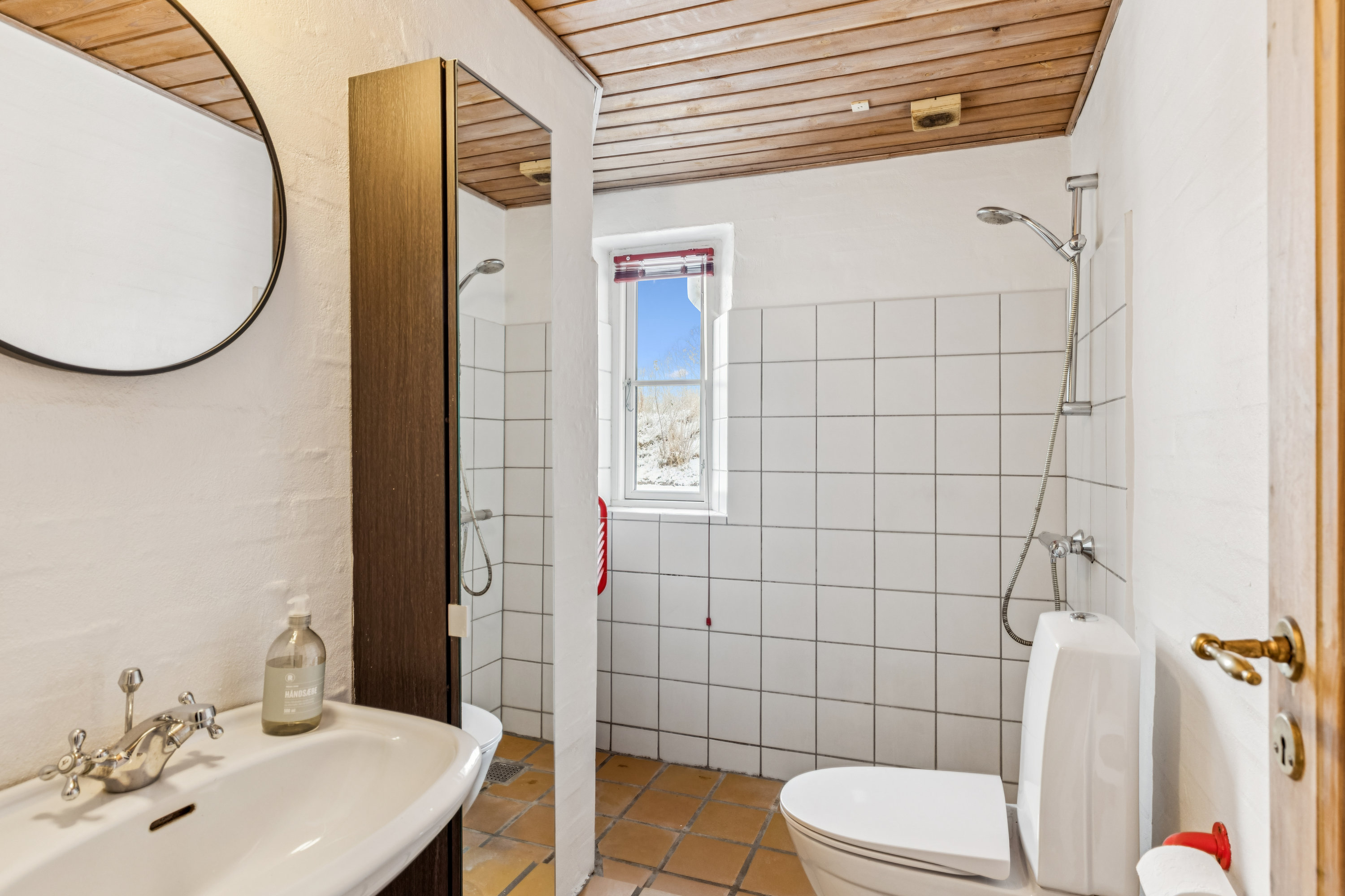 Fremhævet badeværelse billede i fuldskærmstilstand. Billede af Skovlundvej 10, 8541 Skødstrup