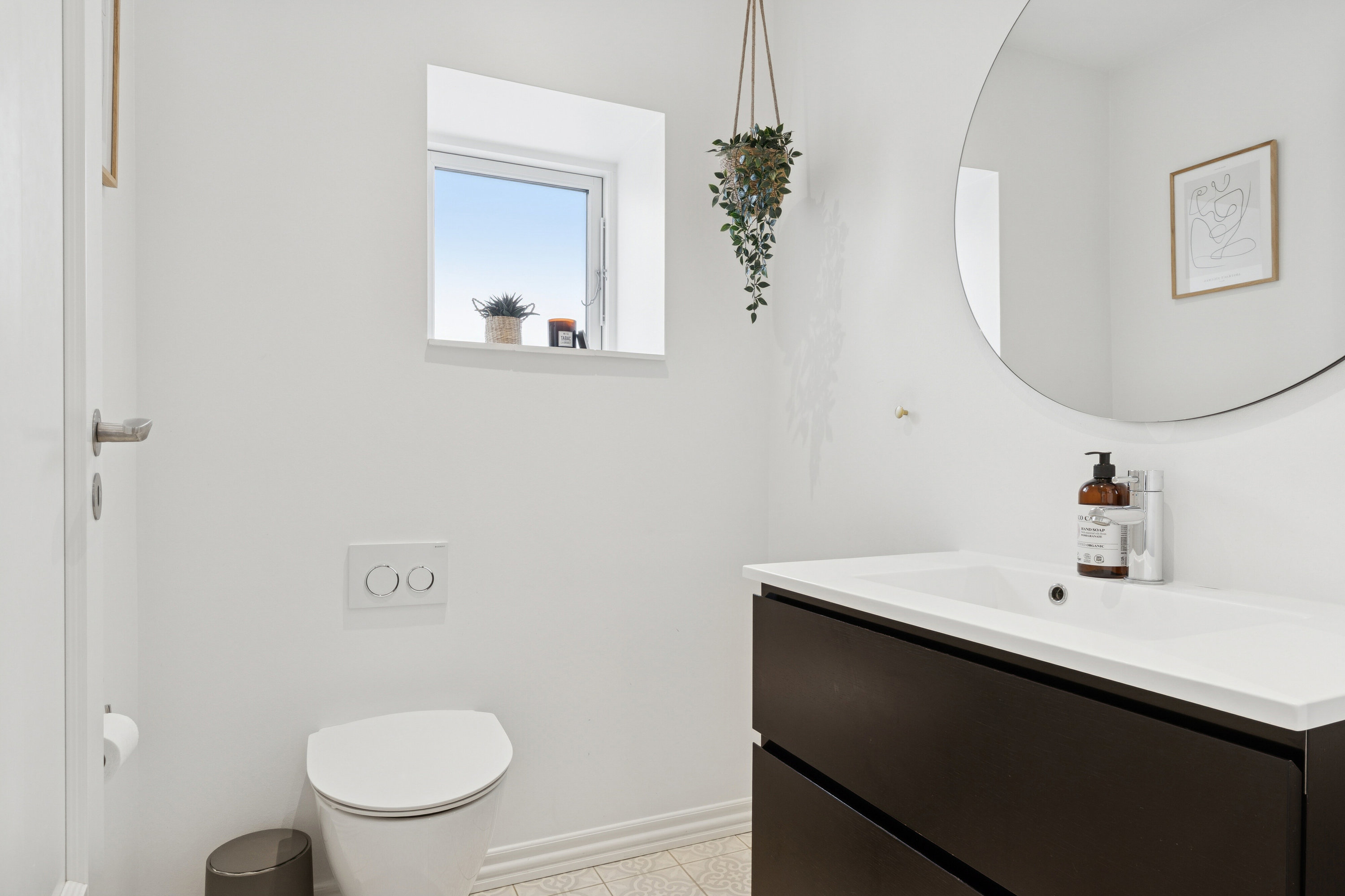 Fremhævet badeværelse billede i fuldskærmstilstand. Billede af Lars Dyrskjøts Vej 25, 9800 Hjørring