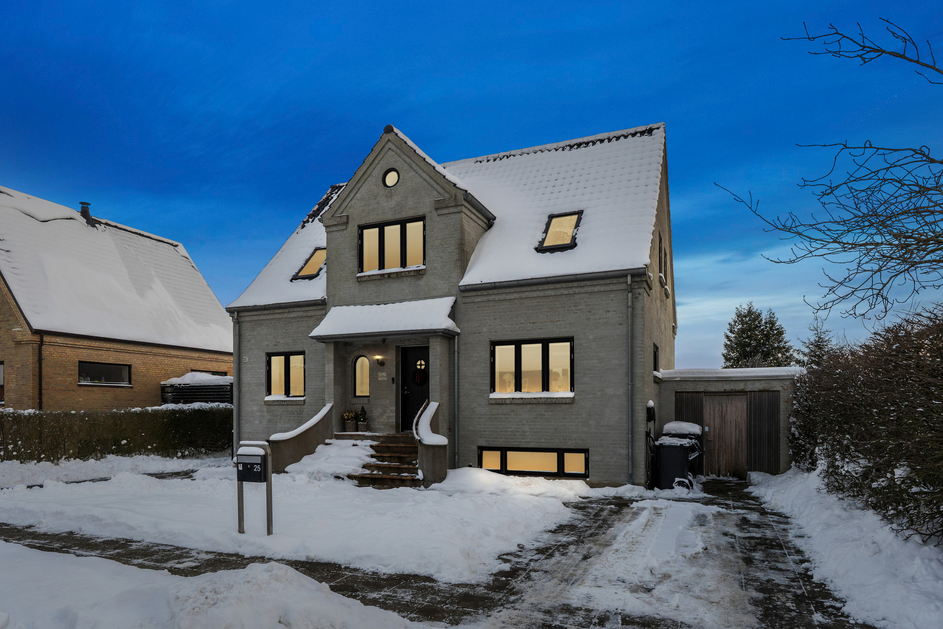 Fremhævet set fra vejen billede i fuldskærmstilstand. Billede af Lars Dyrskjøts Vej 25, 9800 Hjørring