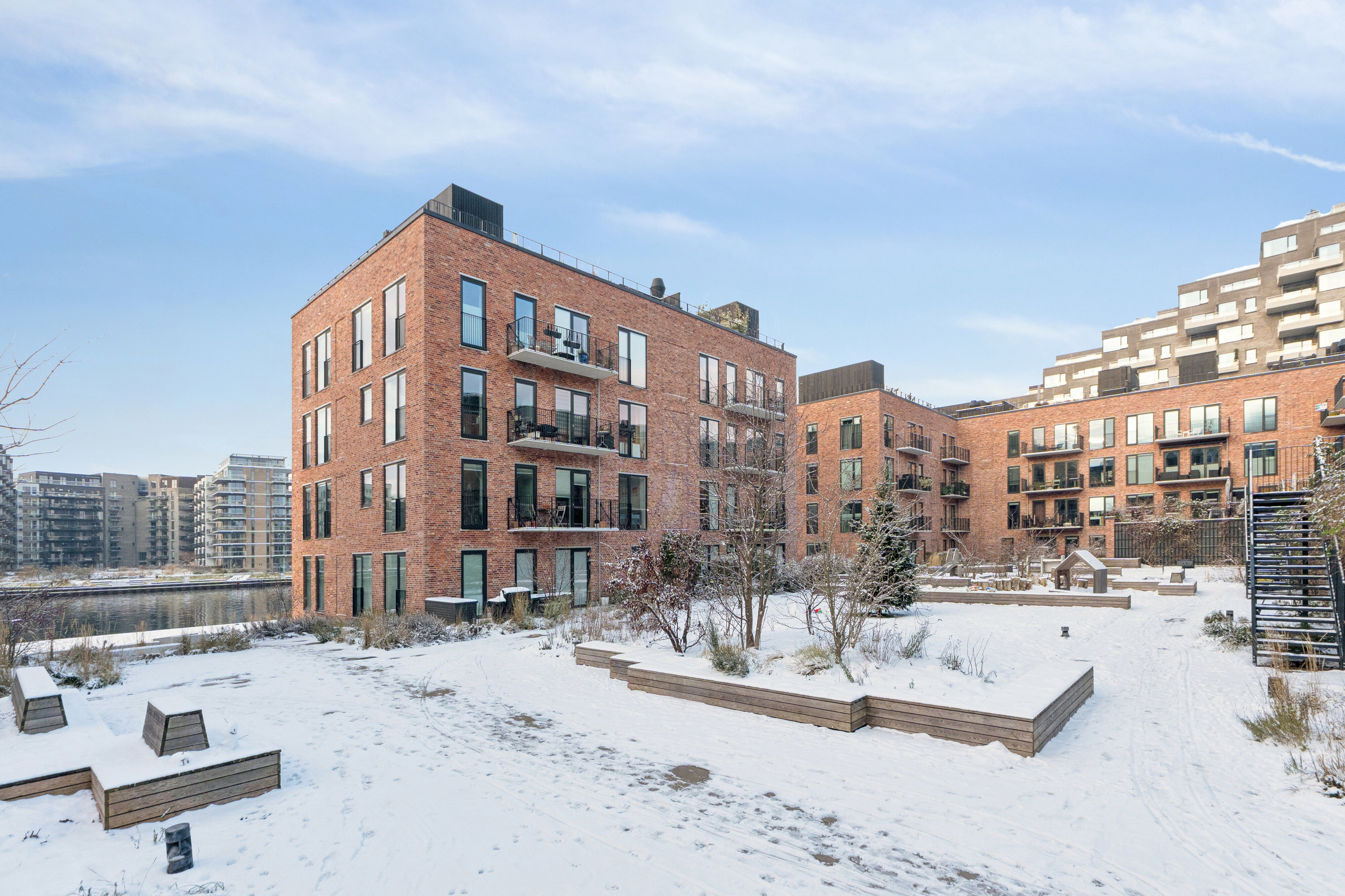 Fremhævet udendørs billede i fuldskærmstilstand. Billede af Islands Brygge 40, 1. tv., 2300 København S