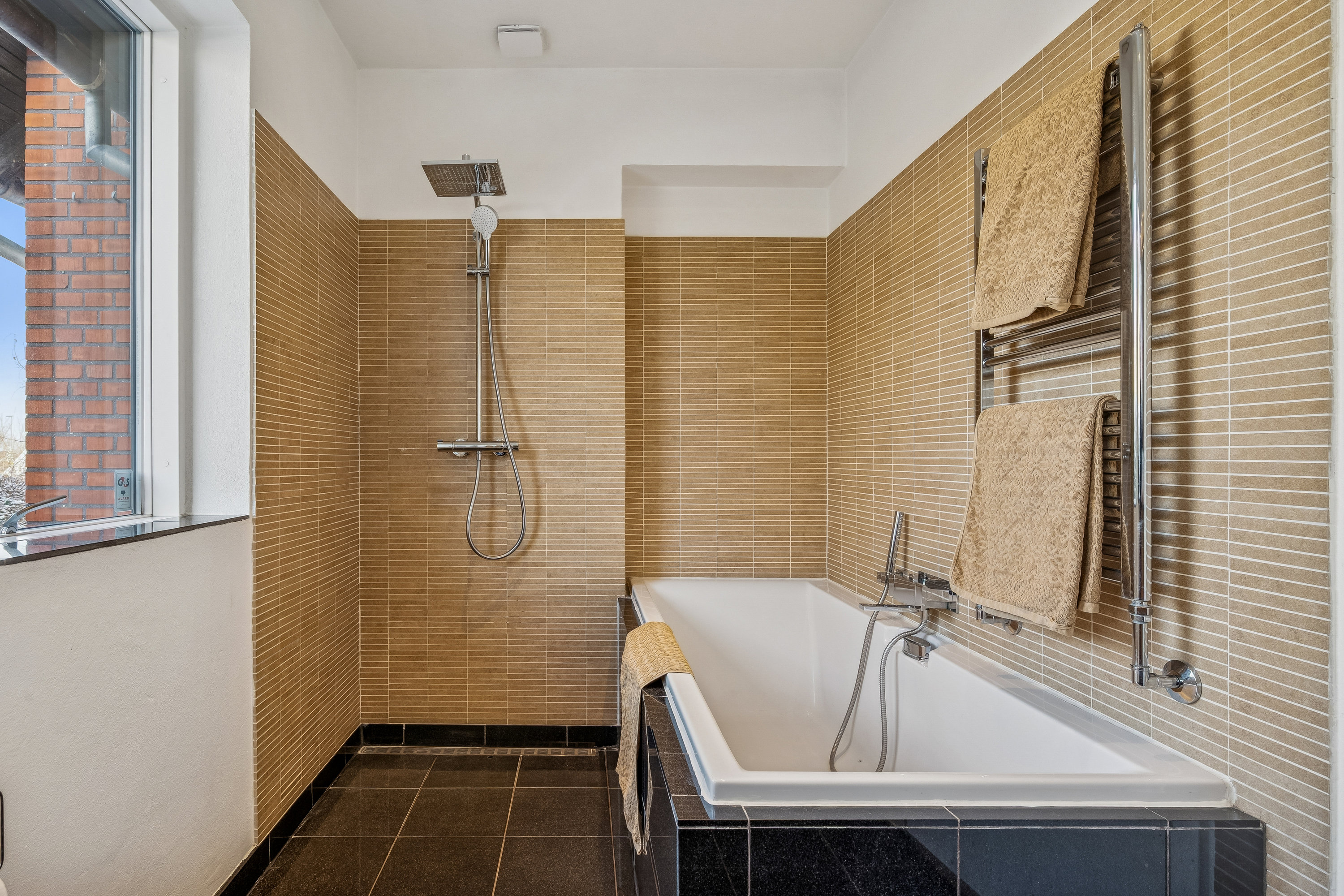 Fremhævet badeværelse billede i fuldskærmstilstand. Billede af Rolsøvej 18, 8240 Risskov