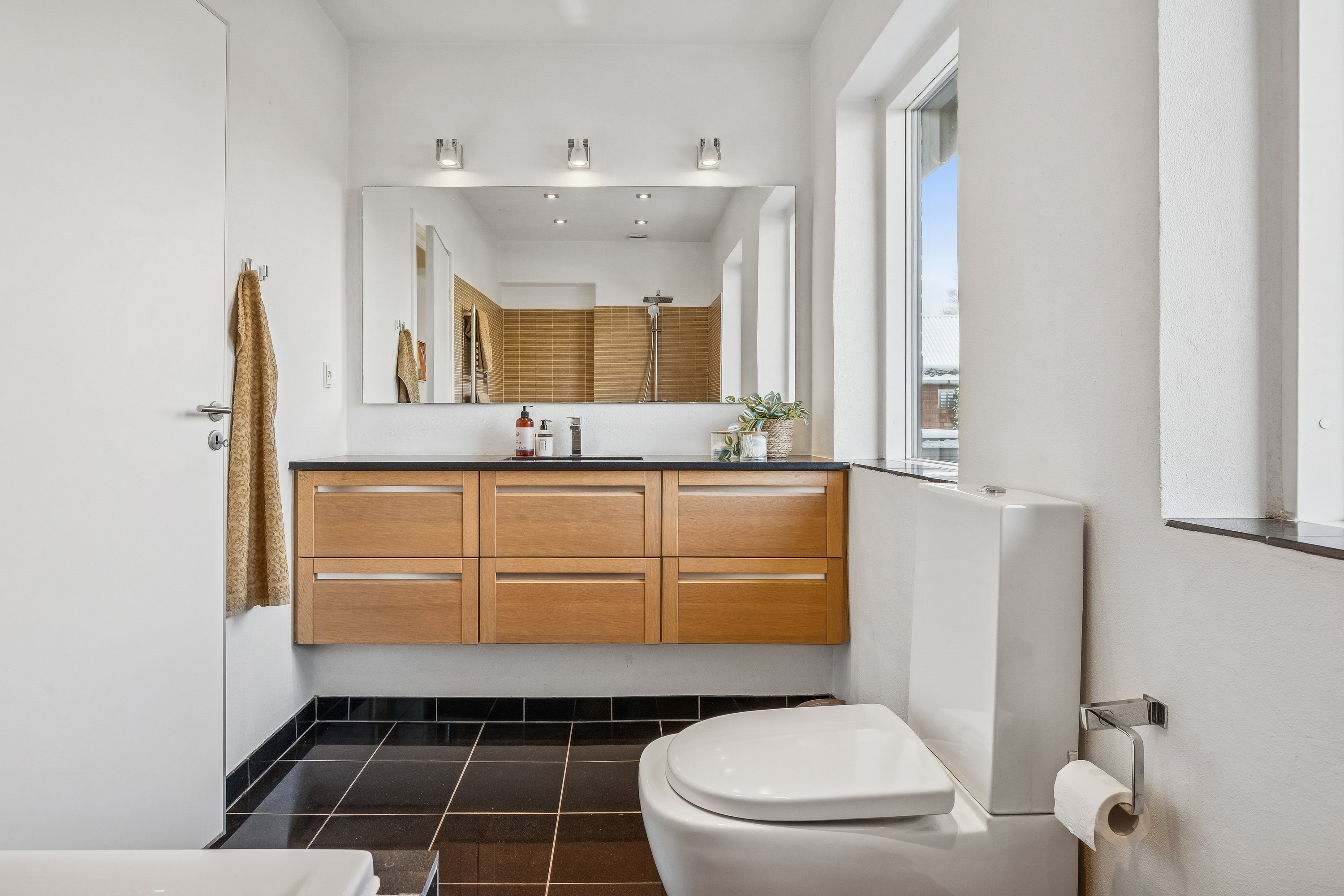 Fremhævet badeværelse billede i fuldskærmstilstand. Billede af Rolsøvej 18, 8240 Risskov