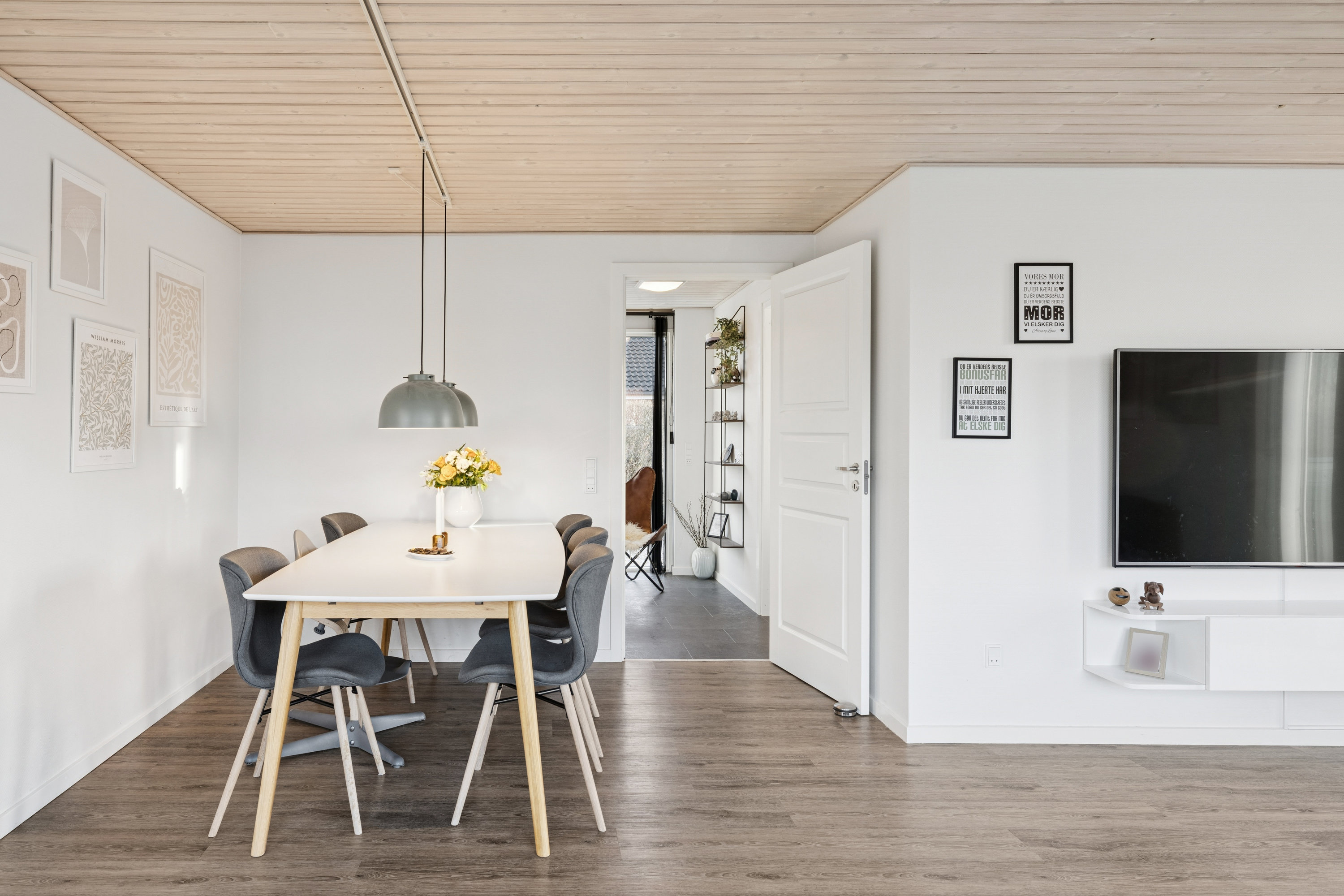 Fremhævet stue billede i fuldskærmstilstand. Billede af Veldsparken 64, Ørum, 8830 Tjele