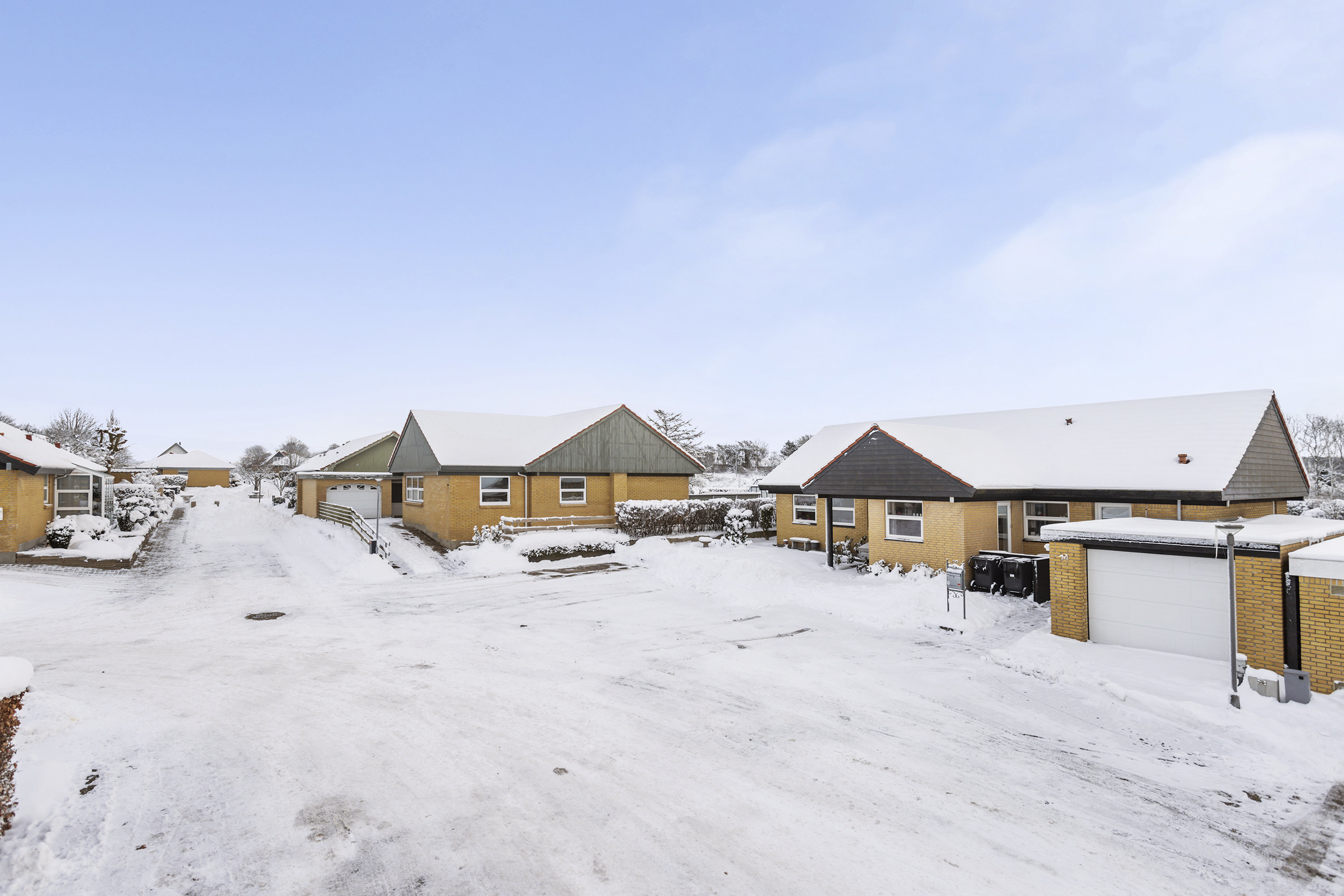 Fremhævet facade billede i fuldskærmstilstand. Billede af Asgård 14, 9700 Brønderslev