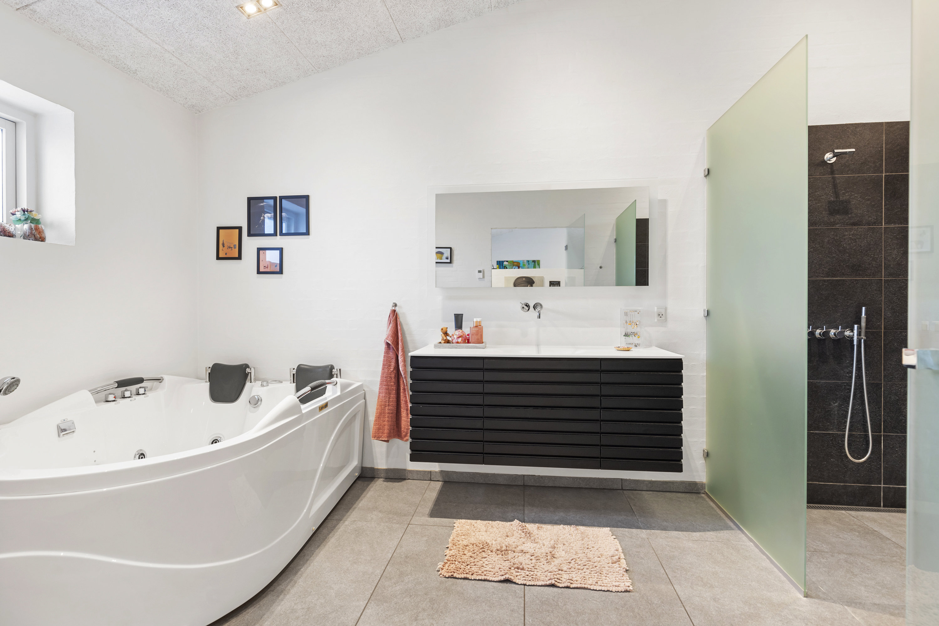 Fremhævet badeværelse billede i fuldskærmstilstand. Billede af Torngårdsallé 9, 9440 Aabybro