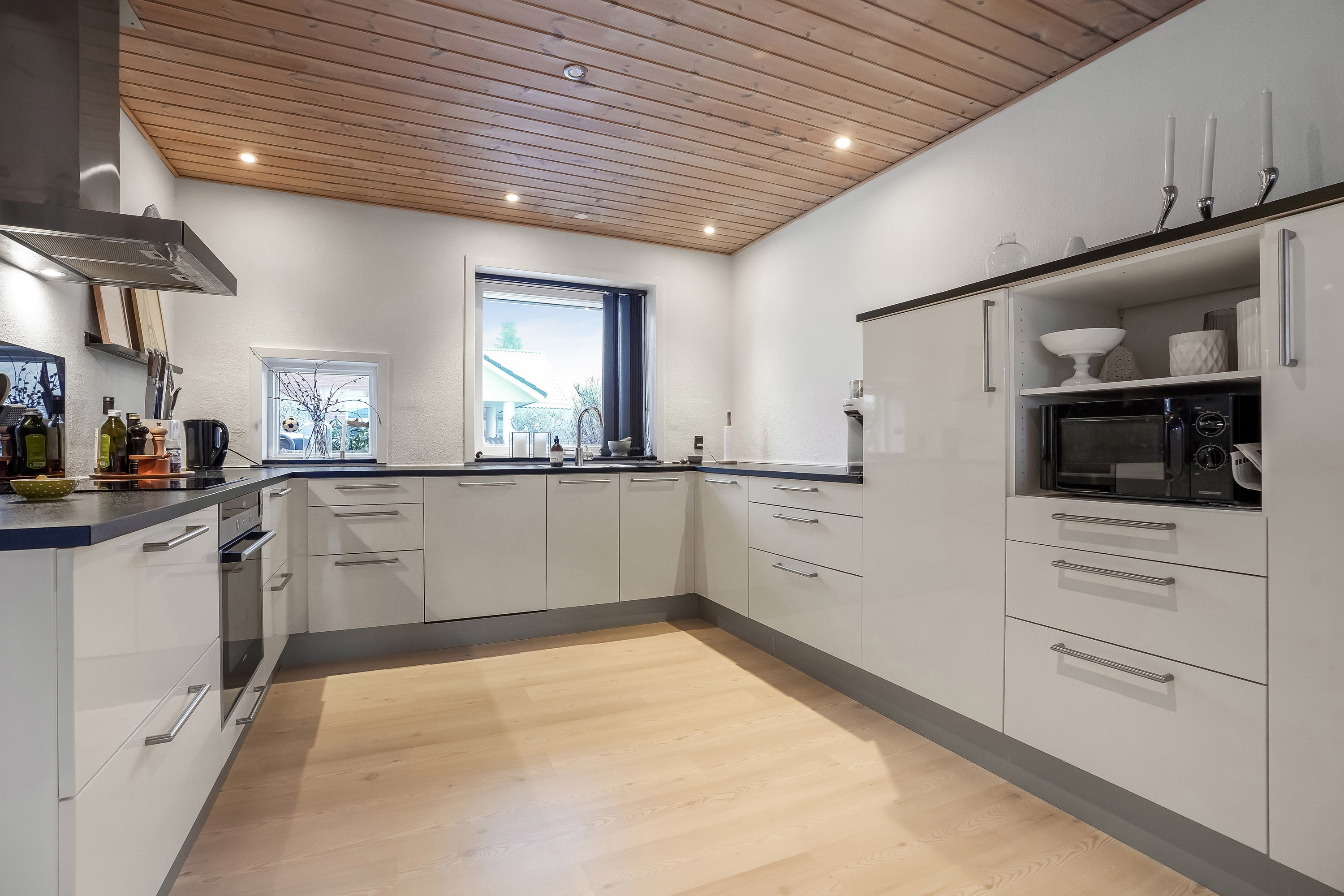 Fremhævet køkken billede i fuldskærmstilstand. Billede af Markskellet 33, 7190 Billund