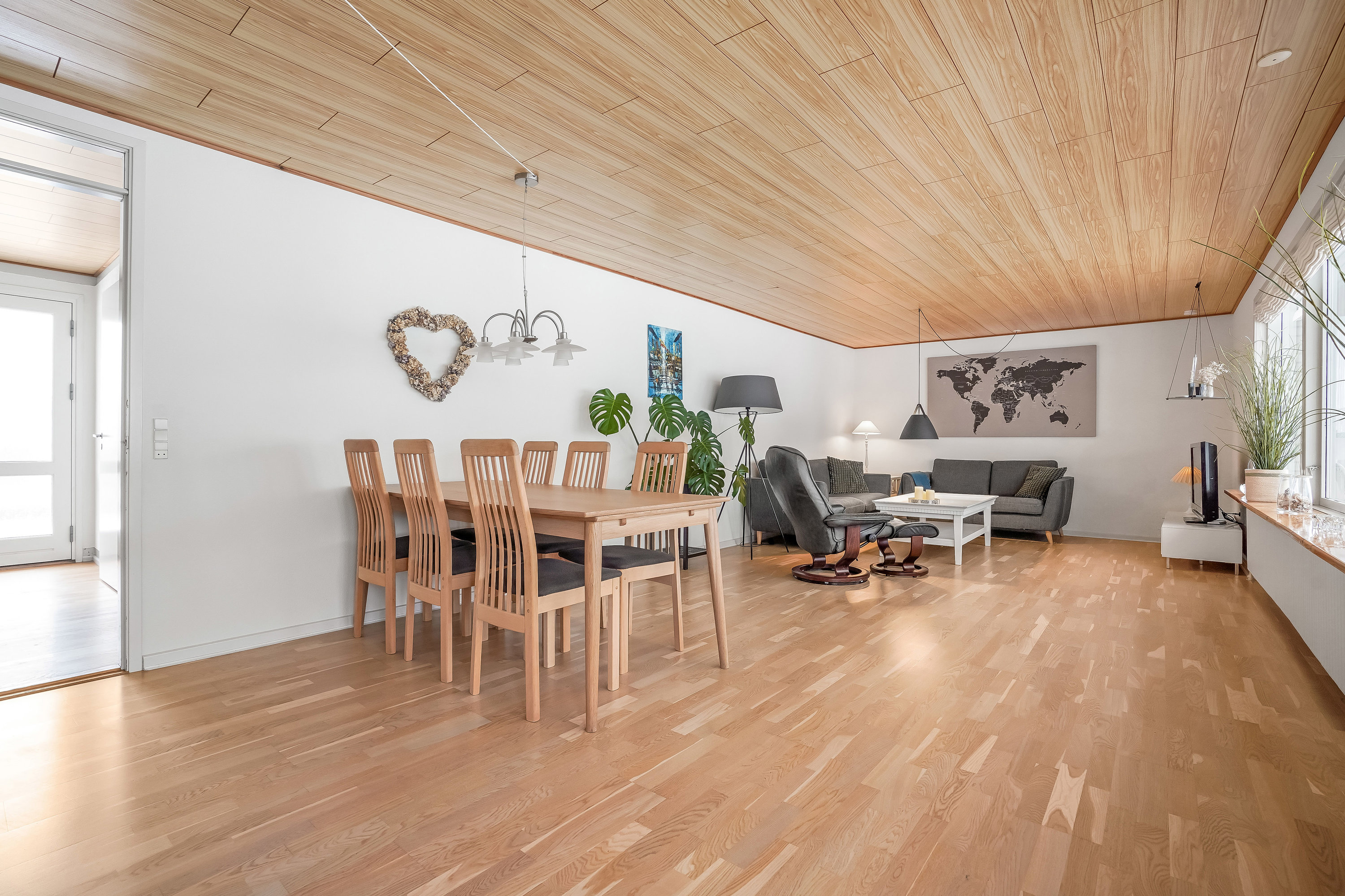 Fremhævet stue billede i fuldskærmstilstand. Billede af Egevænget 108, 7190 Billund