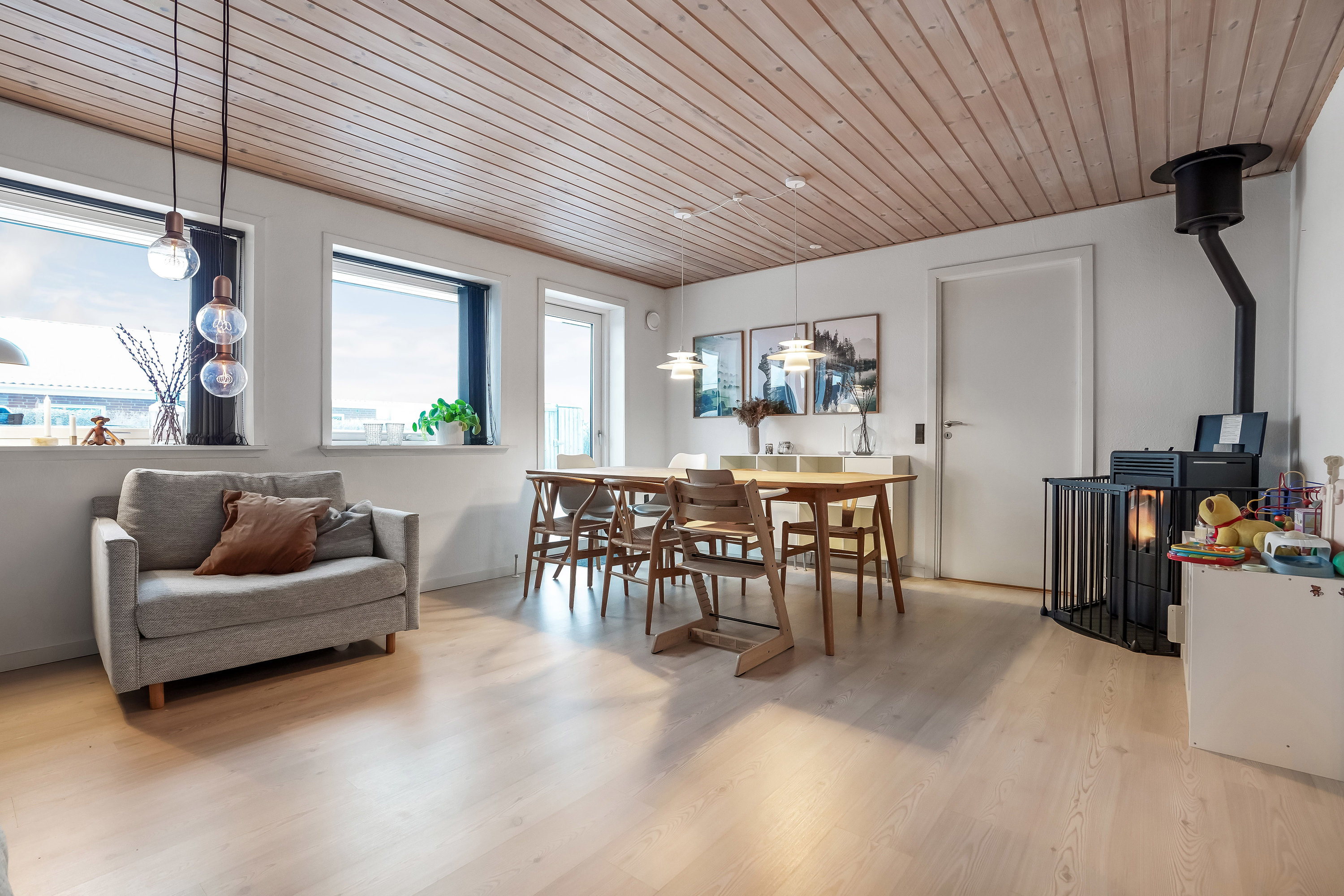 Fremhævet stue billede i fuldskærmstilstand. Billede af Markskellet 33, 7190 Billund