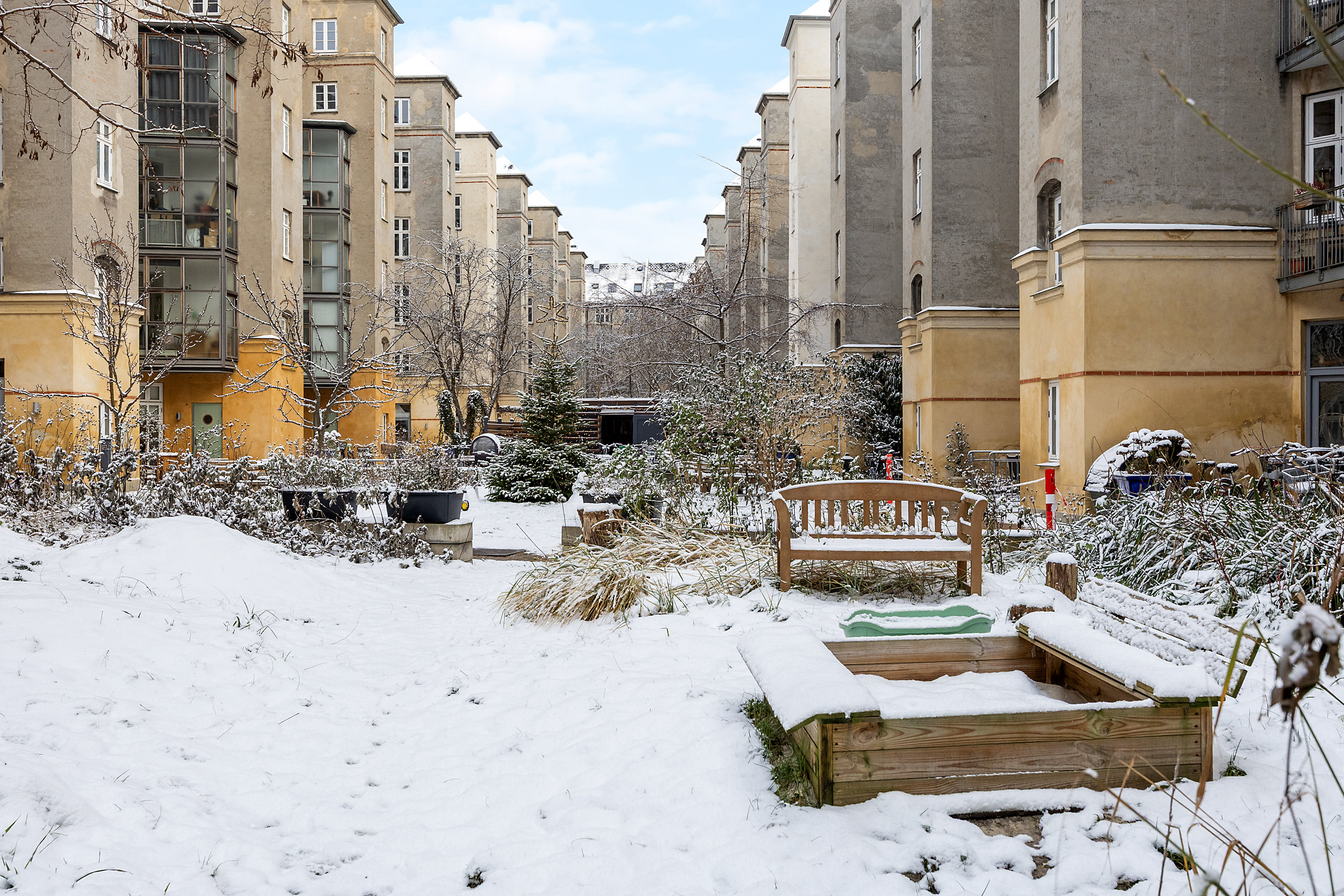 Fremhævet gårdmiljø billede i fuldskærmstilstand. Billede af Burmeistersgade 1C, 2. th., 1429 København K