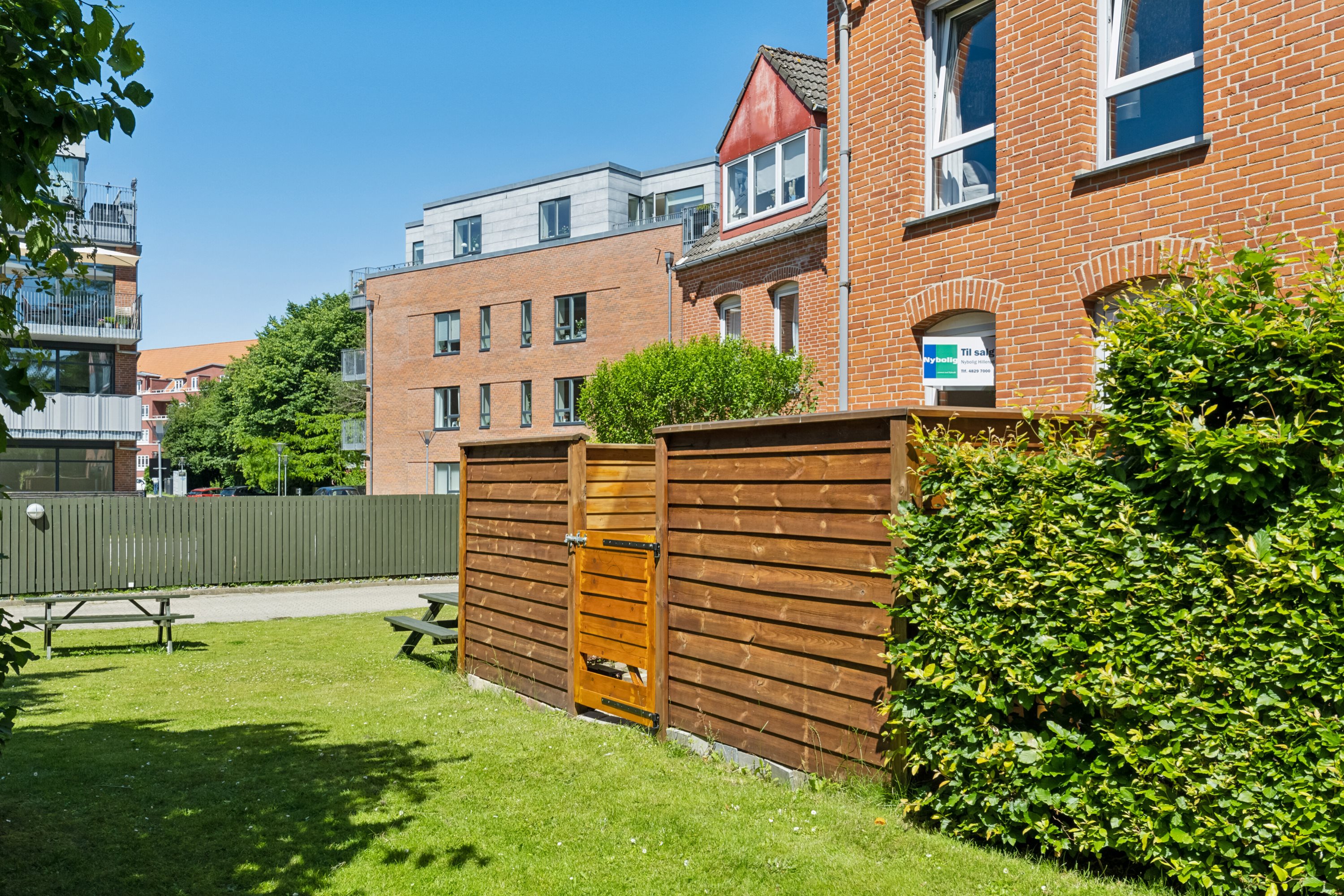 Fremhævet set fra haven billede i fuldskærmstilstand. Billede af Nordre Jernbanevej 13A, st.. th., 3400 Hillerød