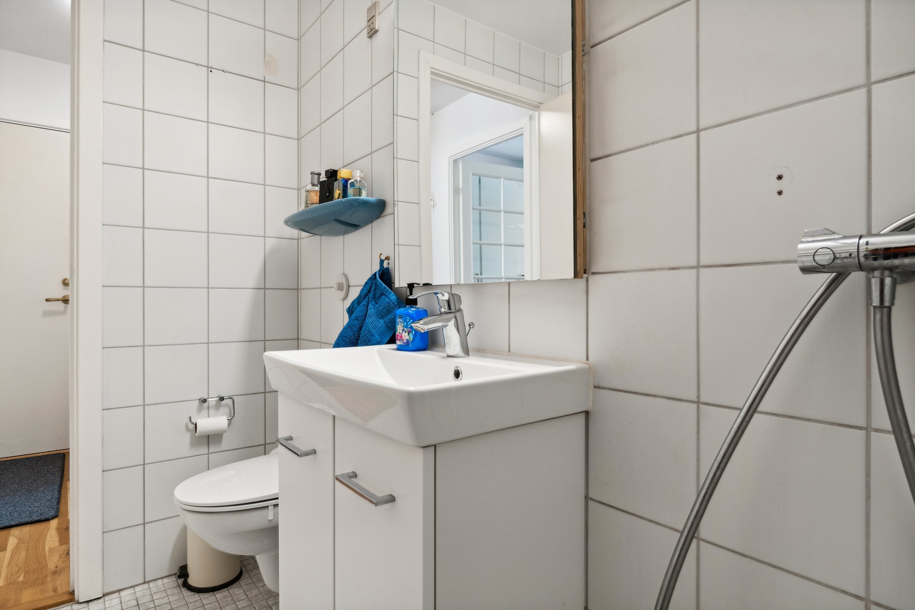 Fremhævet badeværelse billede i fuldskærmstilstand. Billede af Nordre Jernbanevej 13A, st.. th., 3400 Hillerød