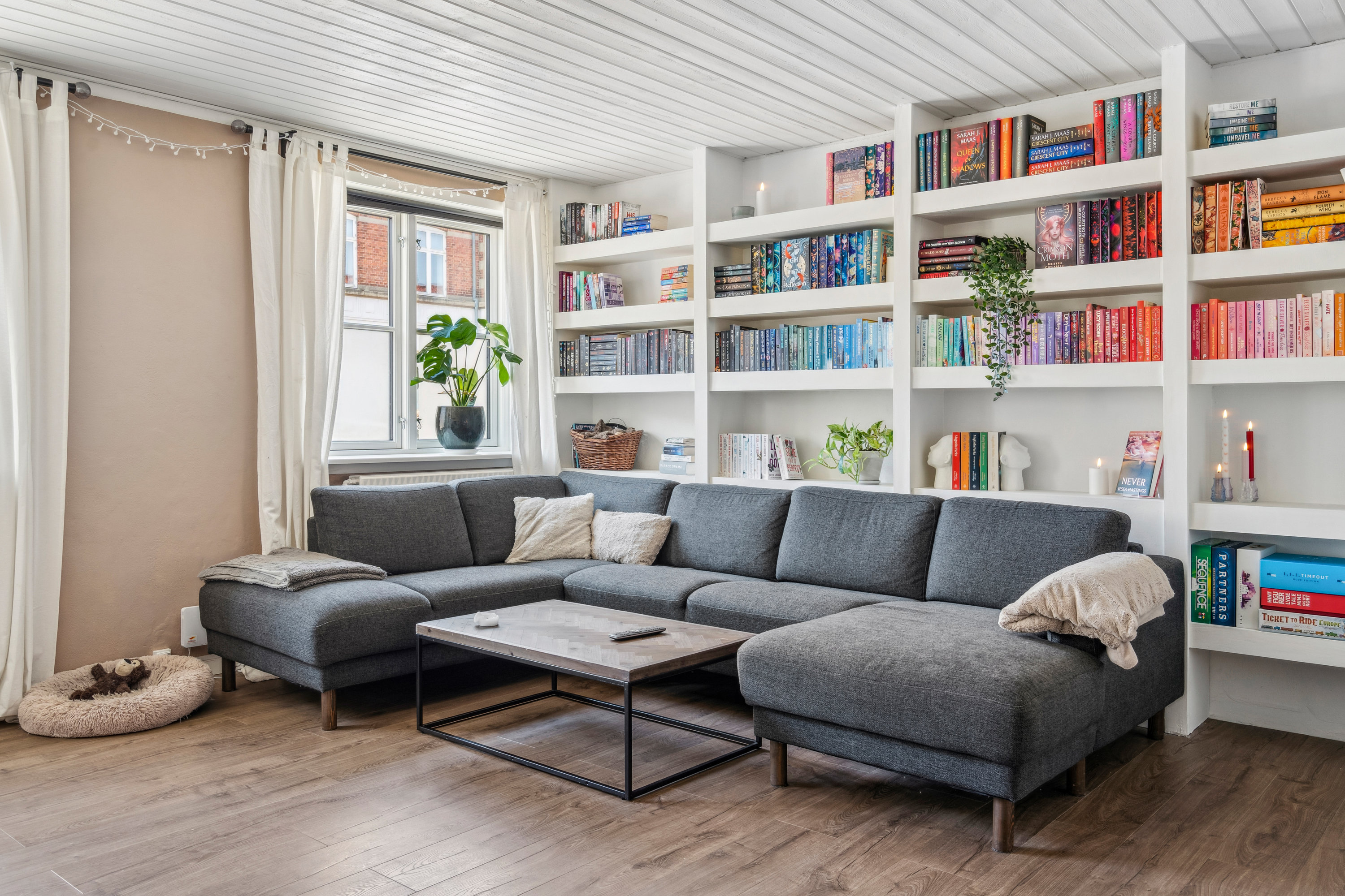 Fremhævet stue billede i fuldskærmstilstand. Billede af Dronningensgade 25A, 9800 Hjørring