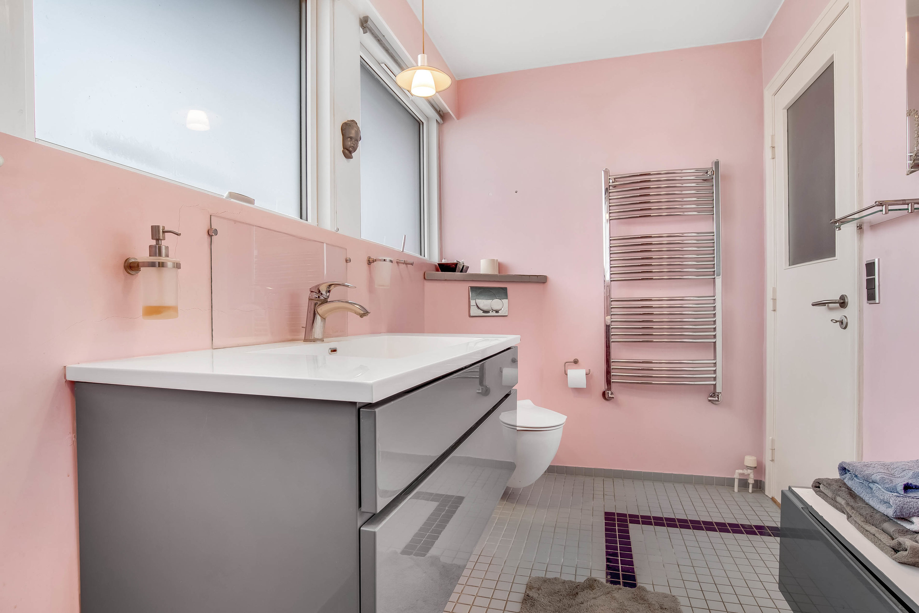 Fremhævet badeværelse billede i fuldskærmstilstand. Billede af Søbakken 5, 7620 Lemvig