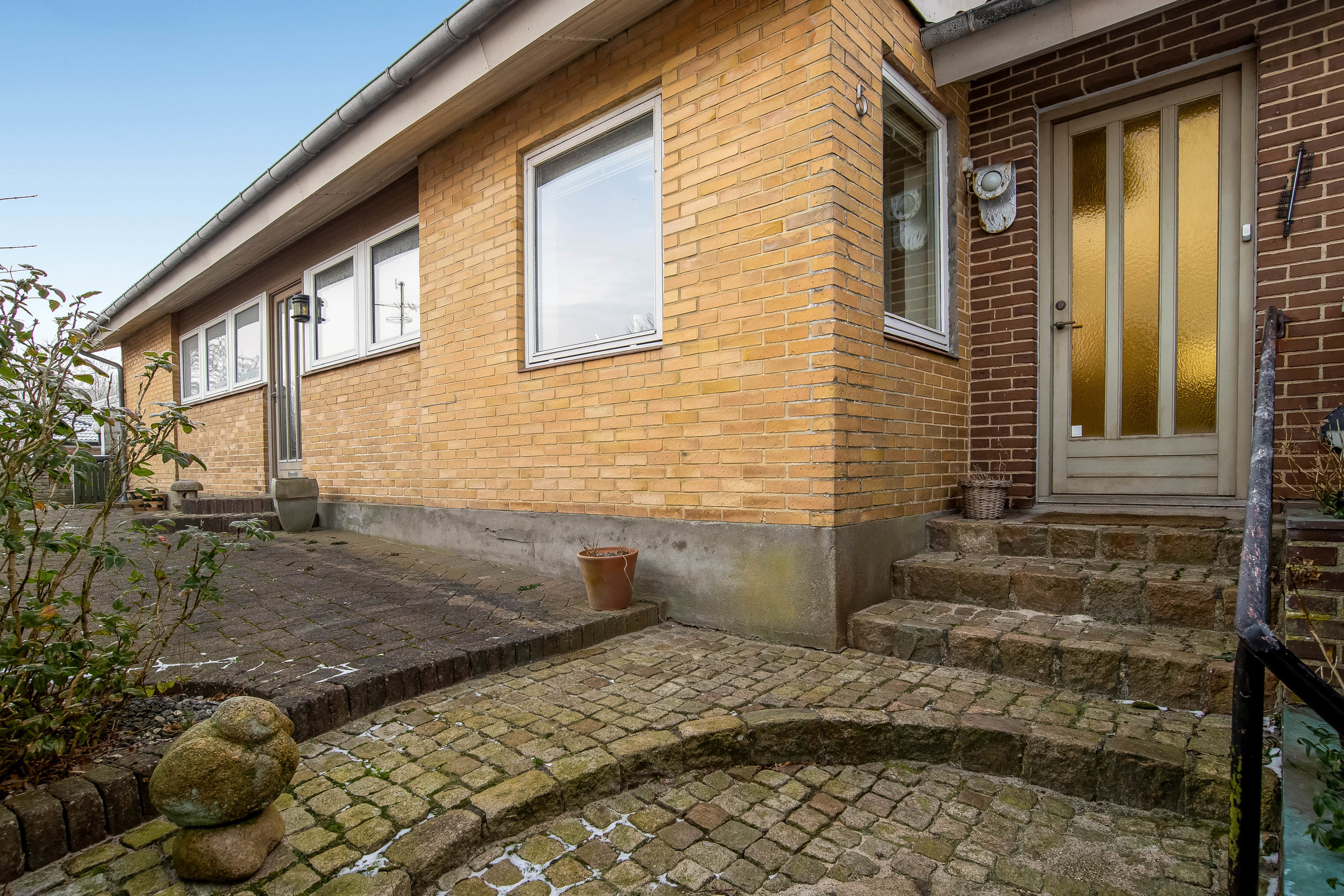 Fremhævet indgangsparti billede i fuldskærmstilstand. Billede af Søbakken 5, 7620 Lemvig