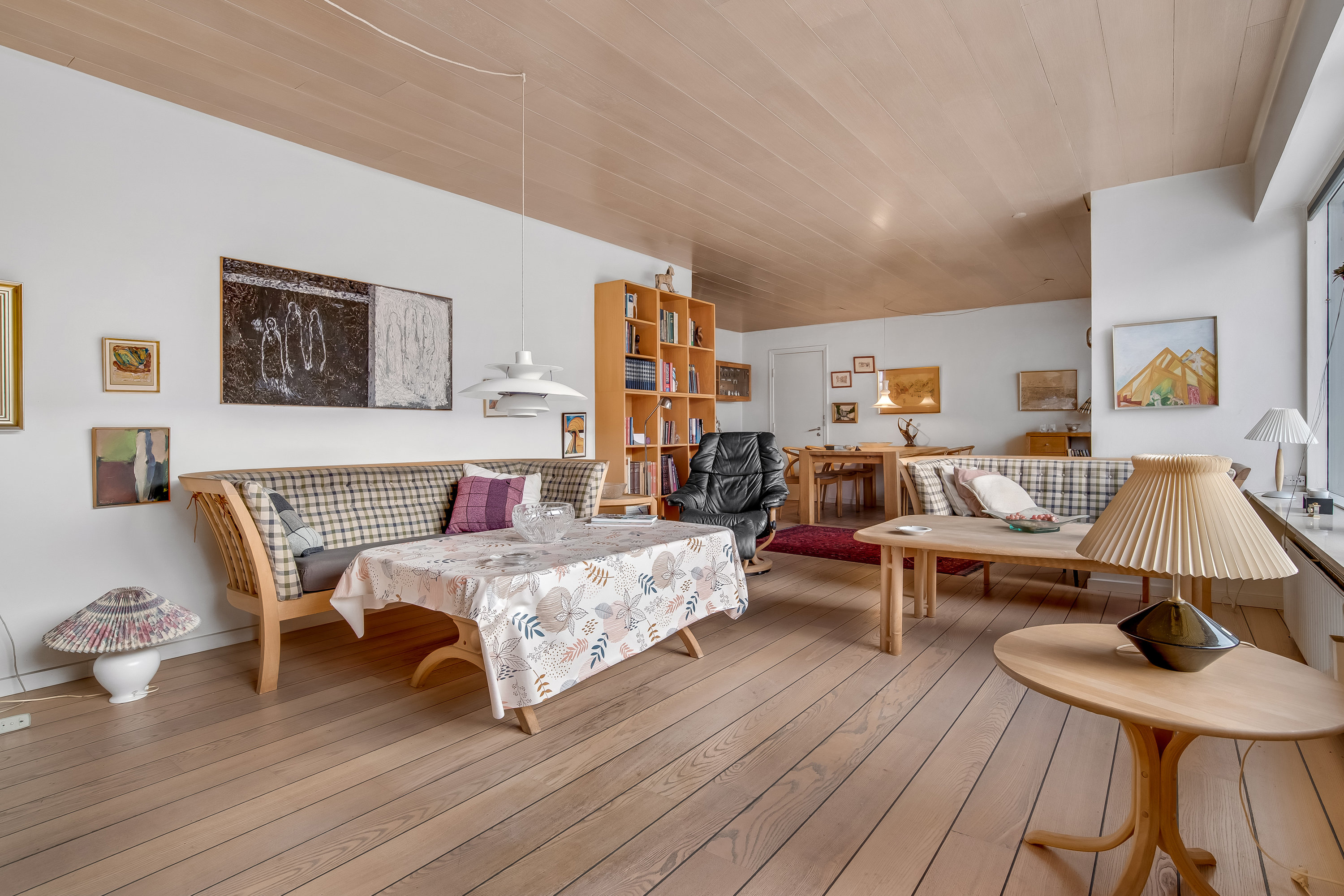 Fremhævet stue billede i fuldskærmstilstand. Billede af Søbakken 5, 7620 Lemvig