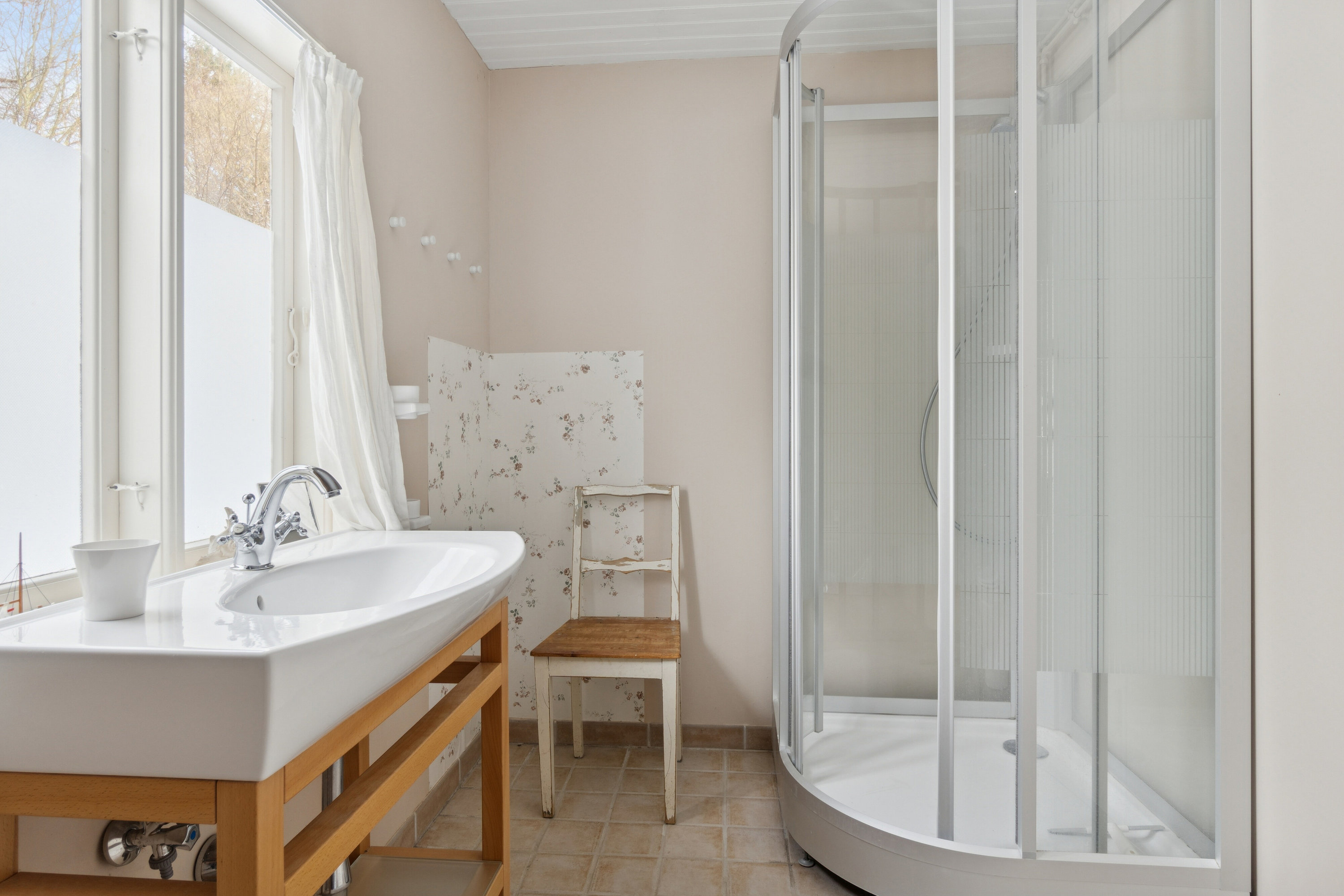 Fremhævet badeværelse billede i fuldskærmstilstand. Billede af Mejsevænget 1, 4581 Rørvig