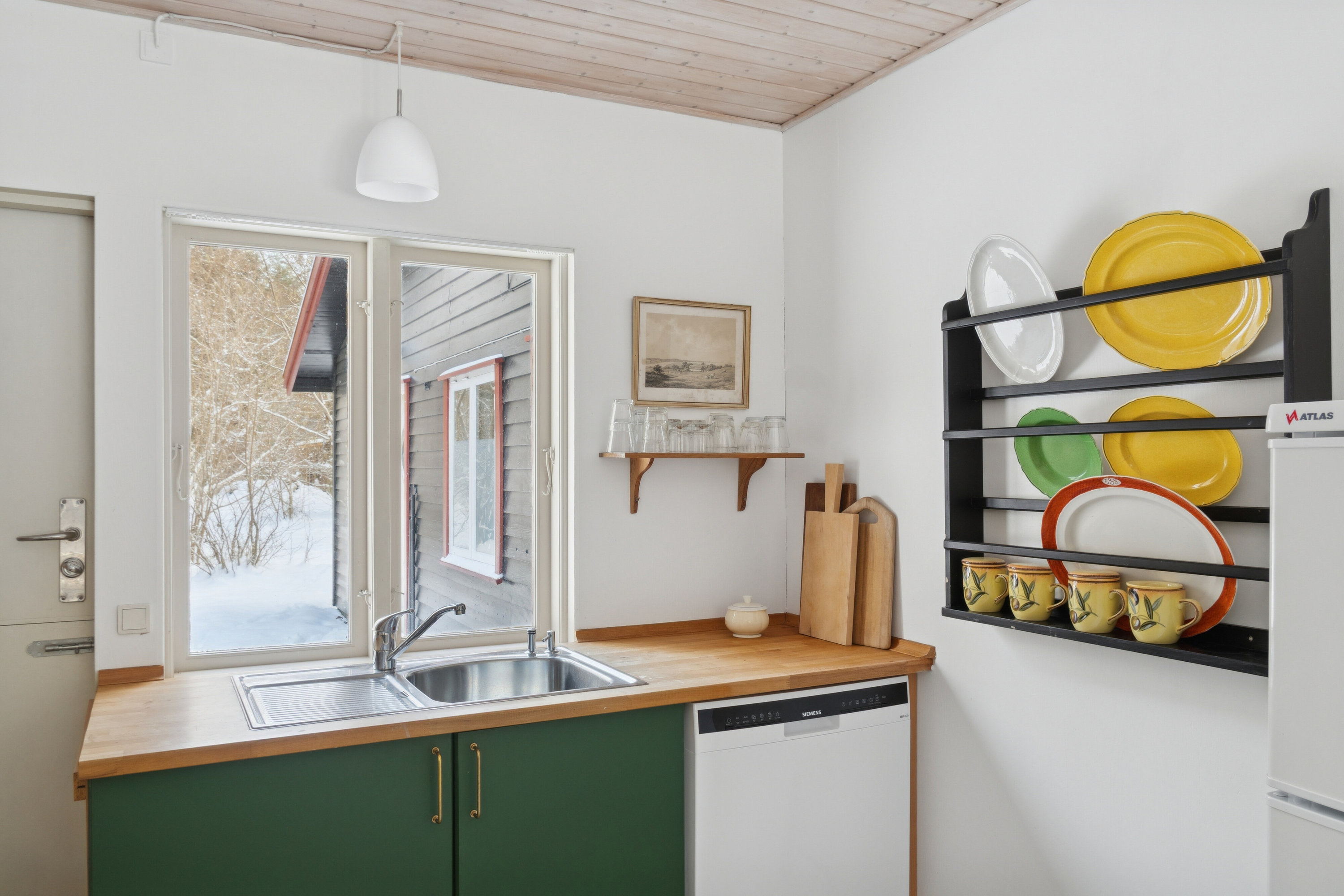 Fremhævet køkken billede i fuldskærmstilstand. Billede af Mejsevænget 1, 4581 Rørvig