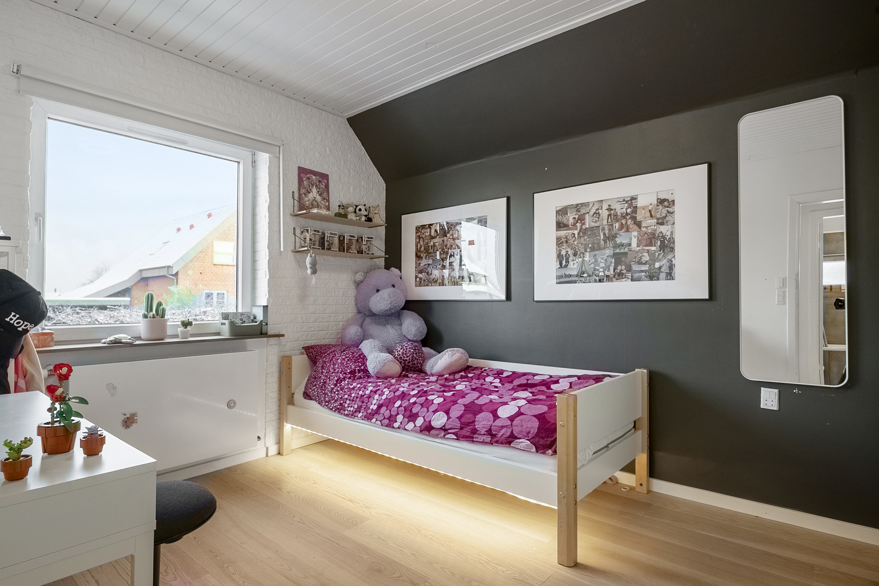 Fremhævet soveværelse billede i fuldskærmstilstand. Billede af Bakkevænget 15, Risvangen, 8200 Aarhus N