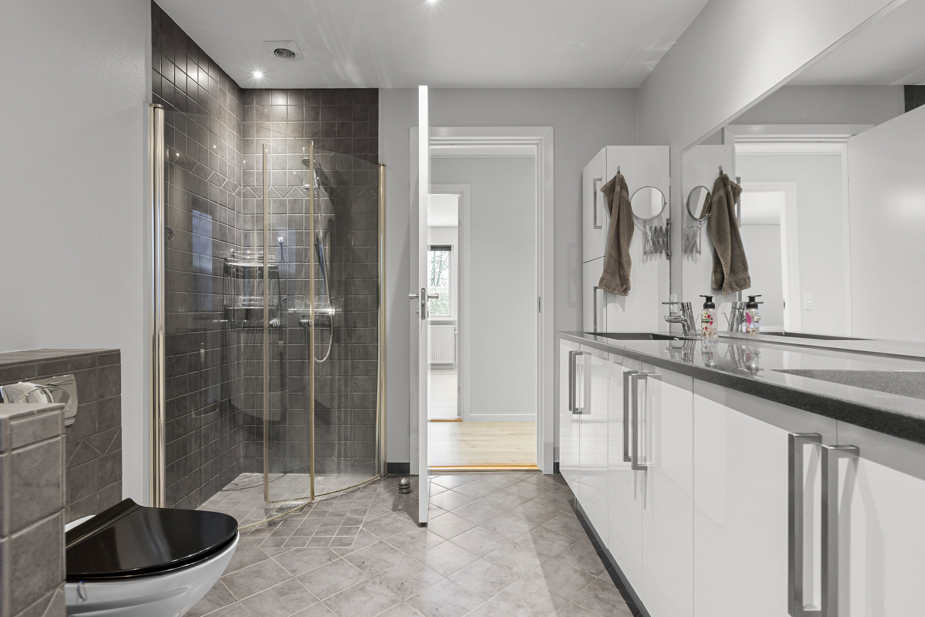 Fremhævet badeværelse billede i fuldskærmstilstand. Billede af Agervænget 41, 4293 Dianalund