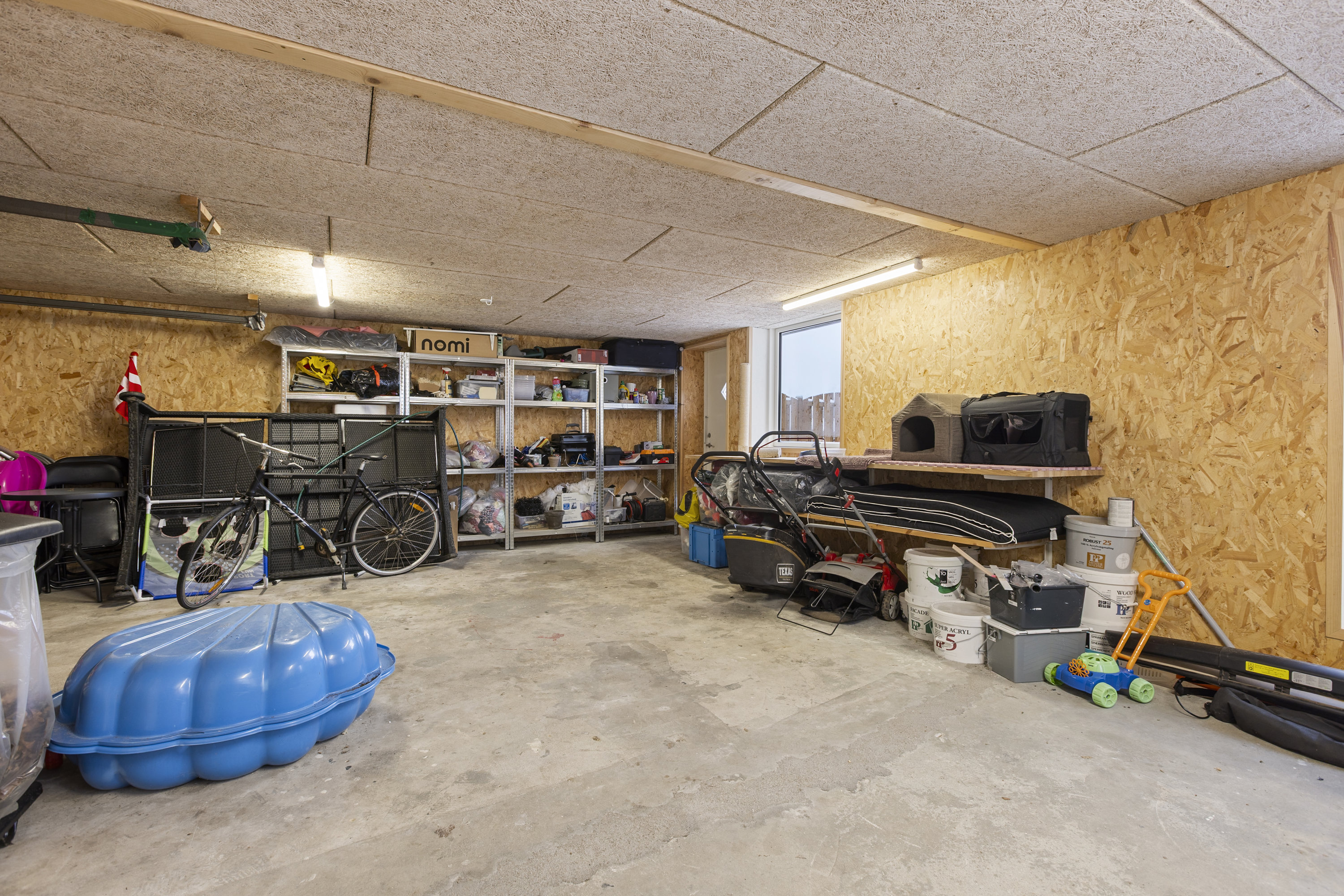 Fremhævet garage billede i fuldskærmstilstand. Billede af Agervænget 41, 4293 Dianalund